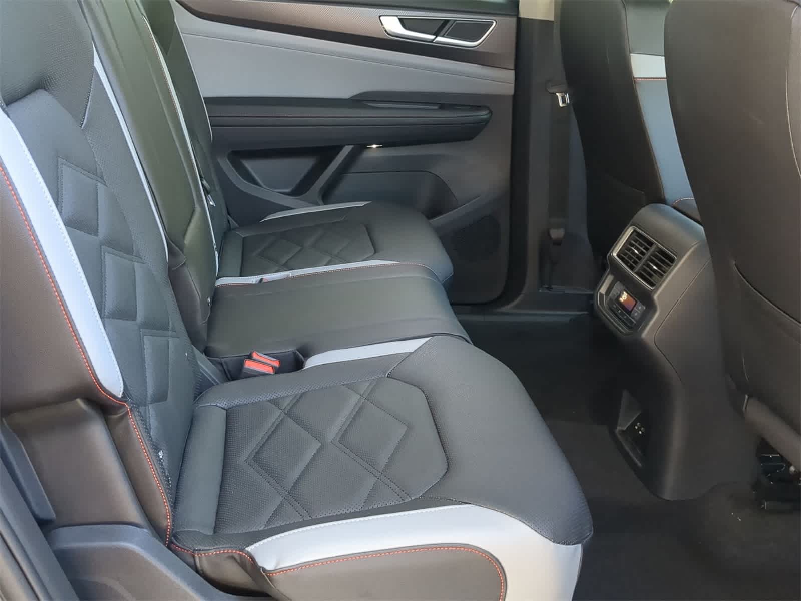 Thumbnail: 2025 Volkswagen Atlas - 21