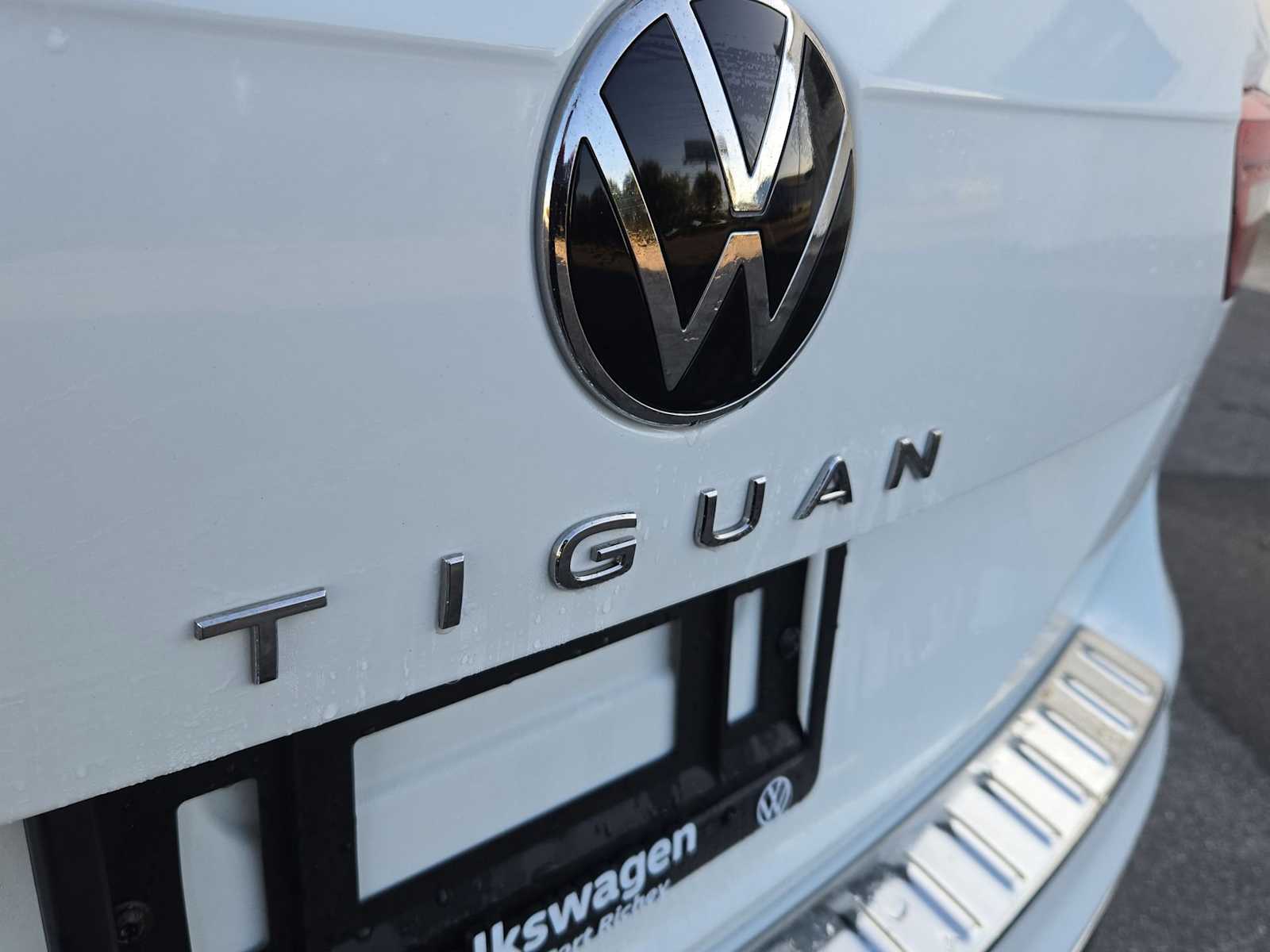 Thumbnail: 2023 Volkswagen Tiguan - 13