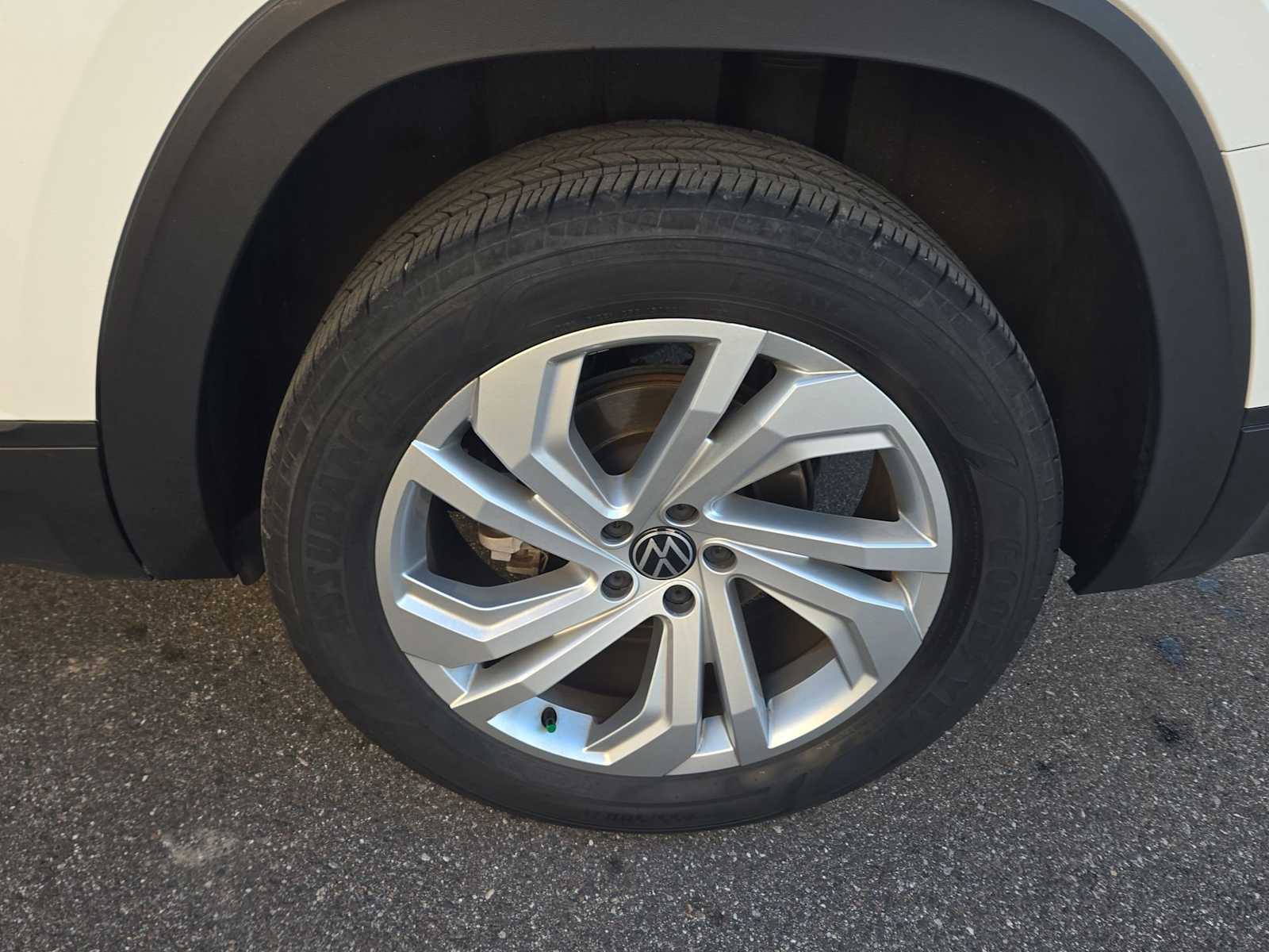 Thumbnail: 2022 Volkswagen Atlas - 14