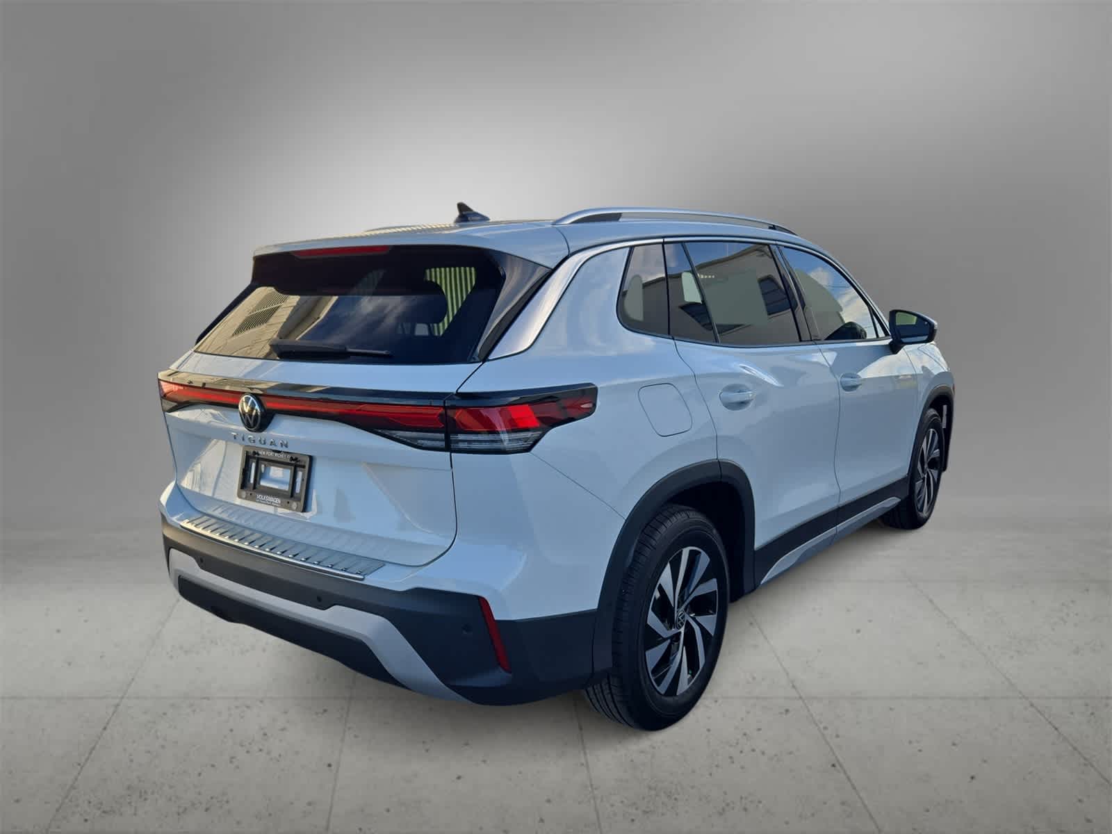 Thumbnail: 2025 Volkswagen Tiguan - 8