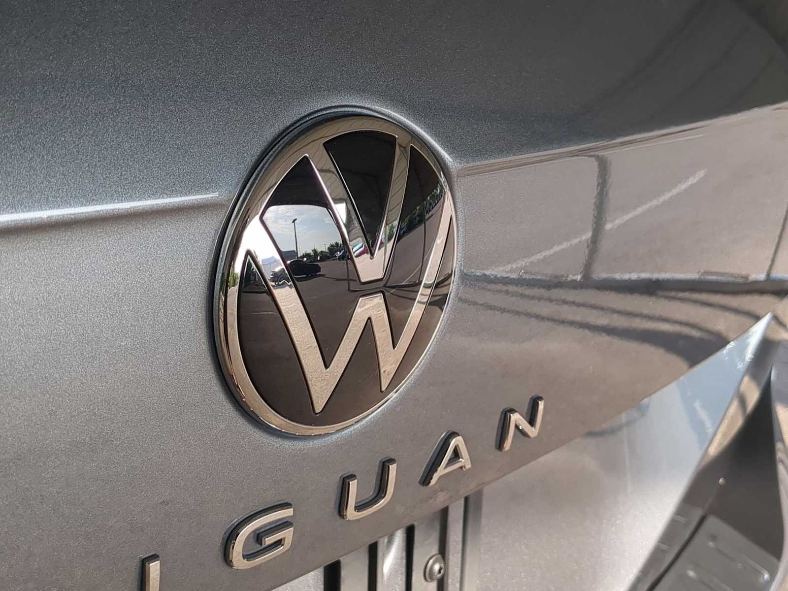 Thumbnail: 2023 Volkswagen Tiguan - 12
