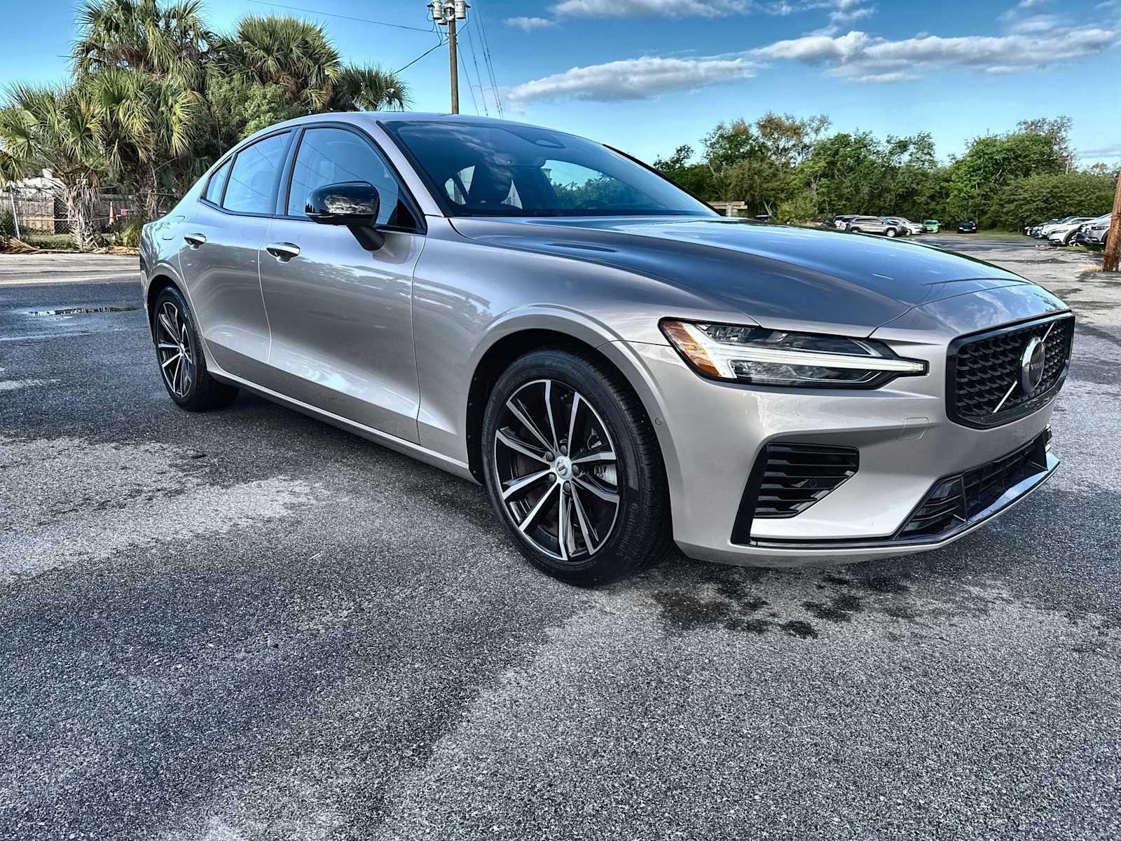 Thumbnail: 2023 Volvo S60 - 8