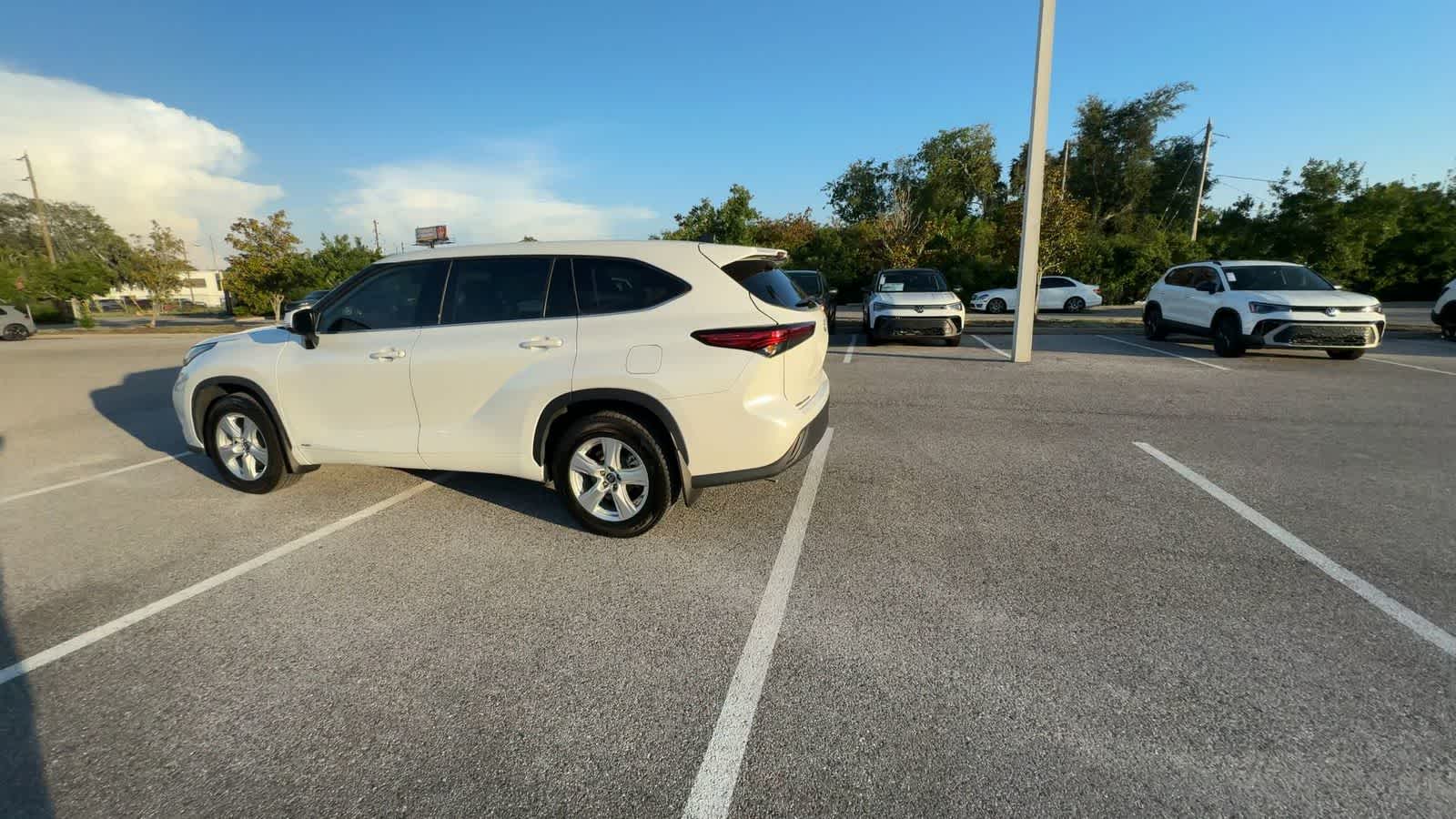 Thumbnail: 2022 Toyota Highlander - 4