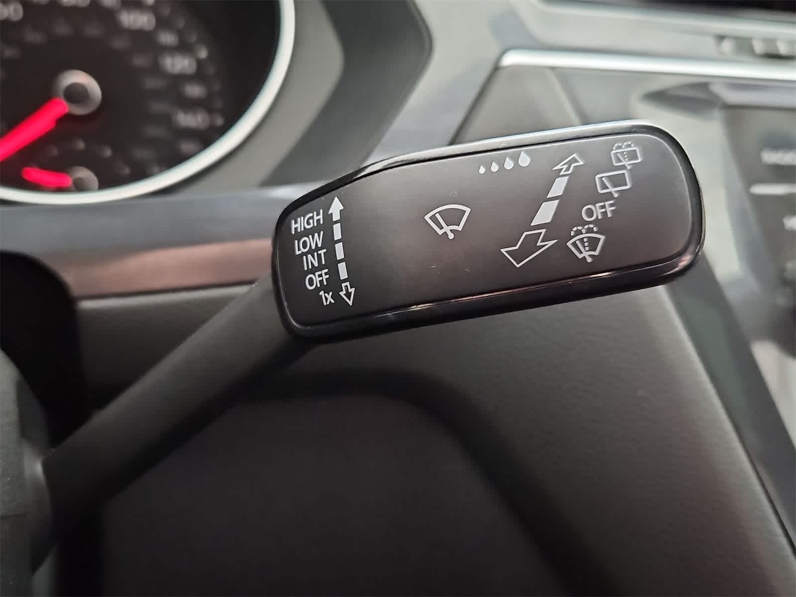 Thumbnail: 2021 Volkswagen Tiguan - 41