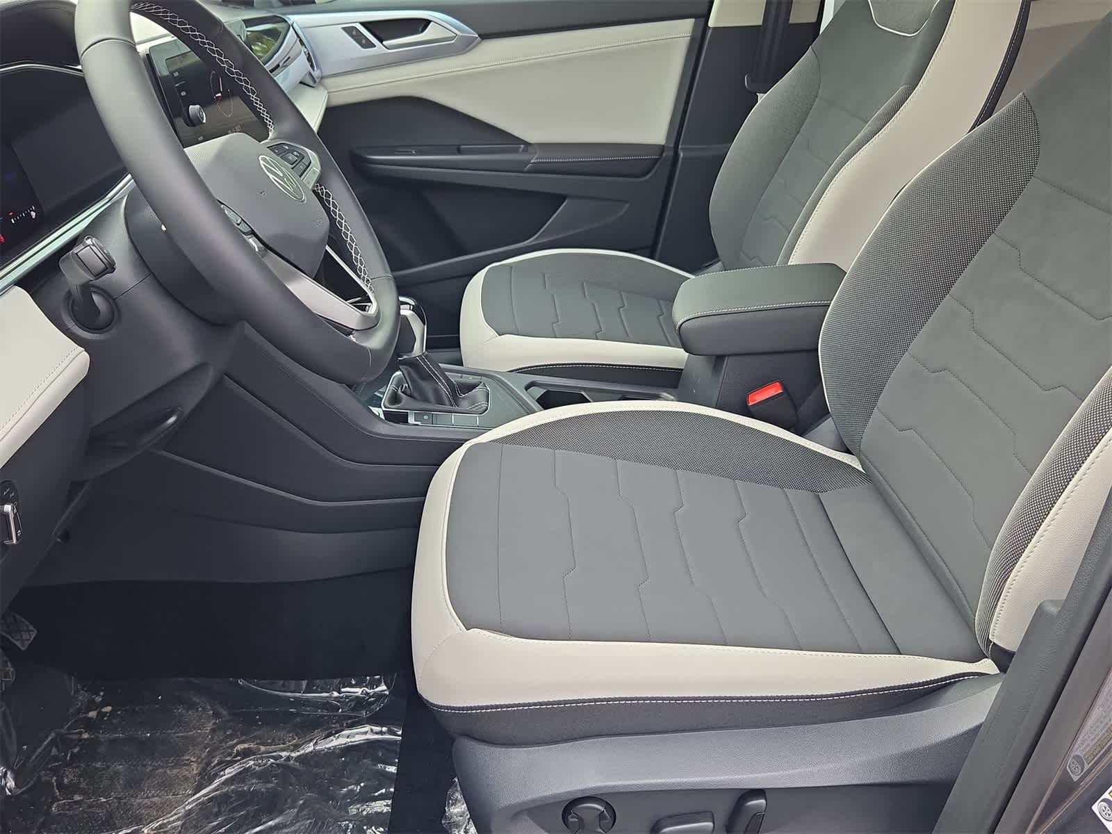 Thumbnail: 2025 Volkswagen Taos - 17