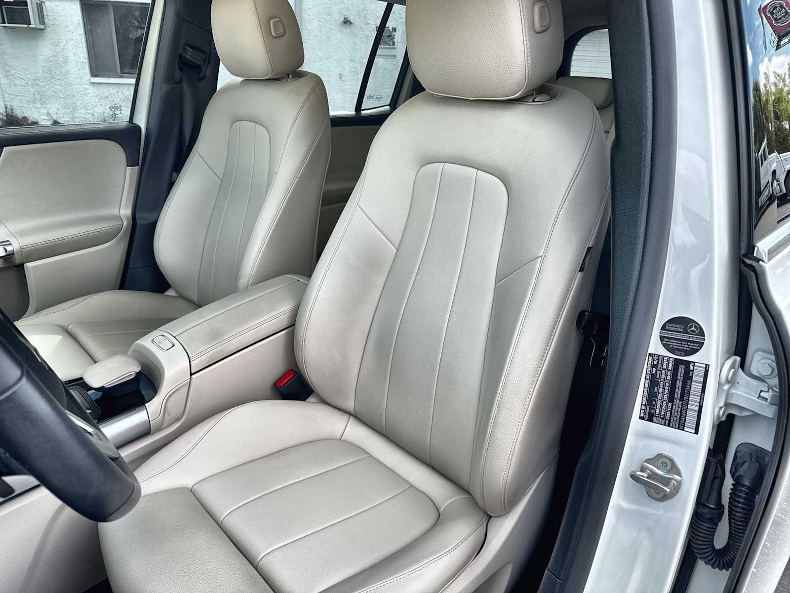 Thumbnail: 2022 Mercedes-Benz GLB - 16