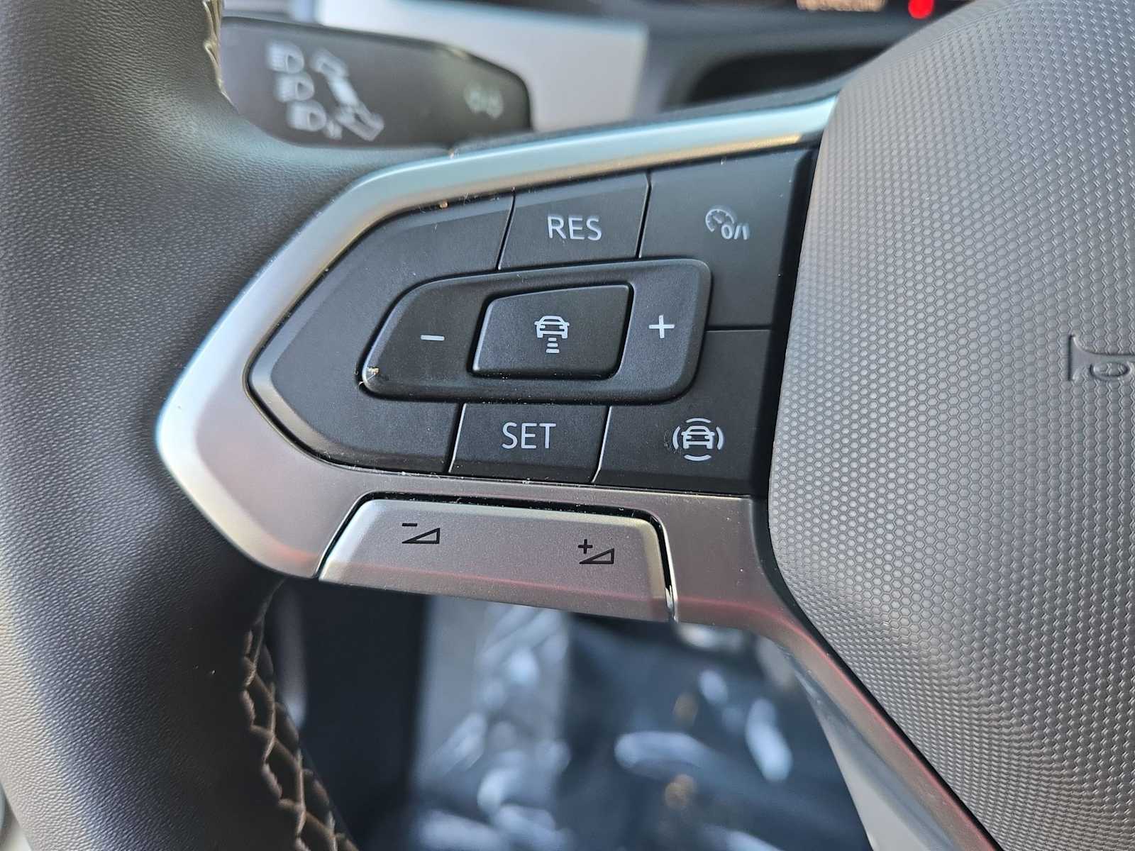 Thumbnail: 2023 Volkswagen Atlas - 23