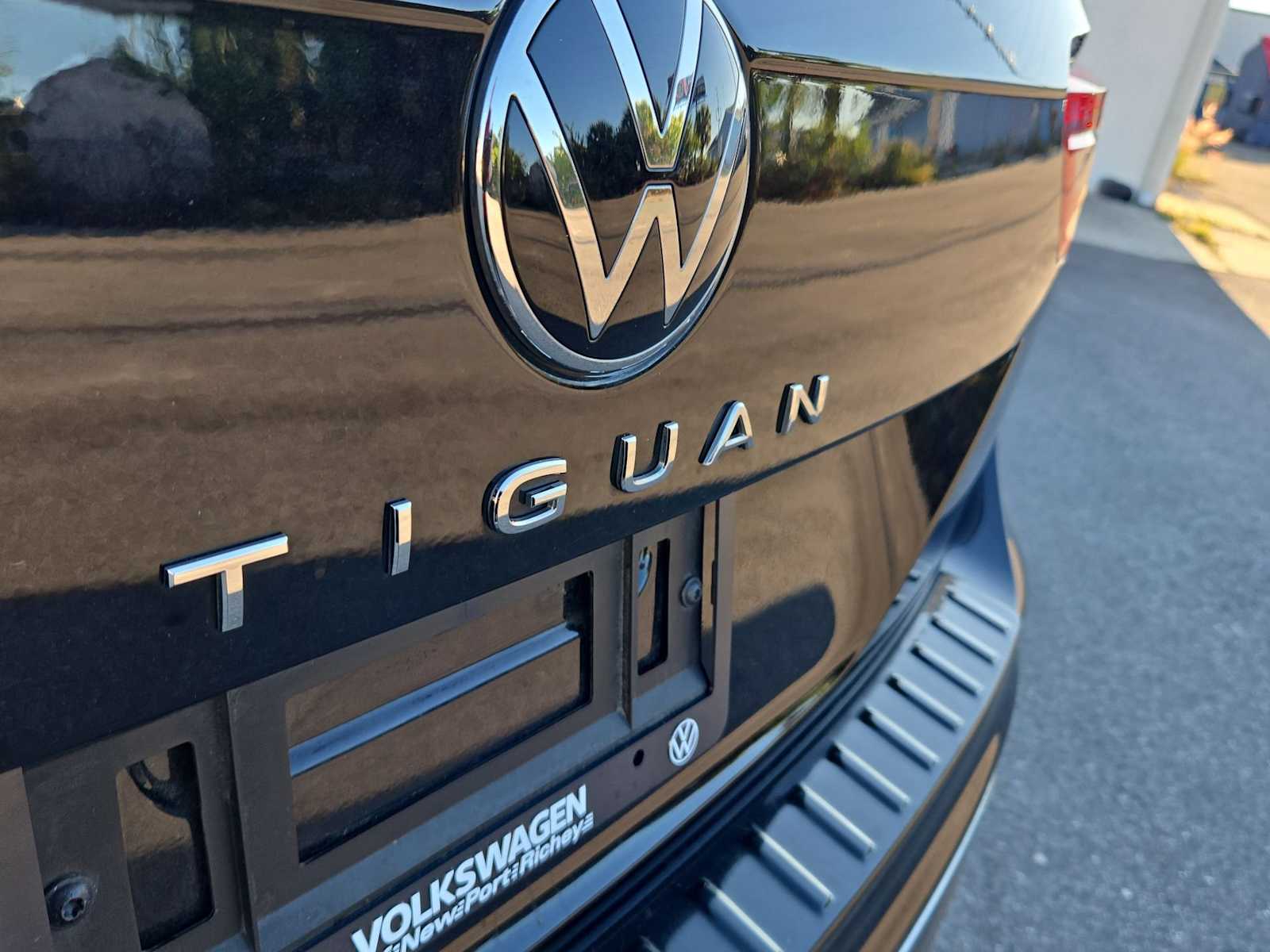 Thumbnail: 2023 Volkswagen Tiguan - 13