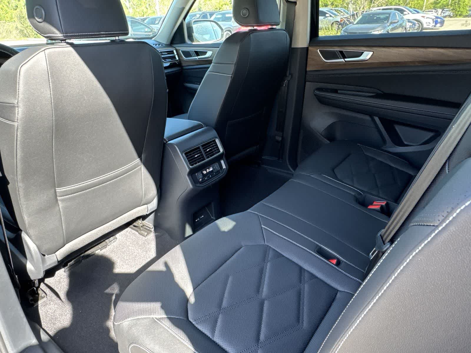 Thumbnail: 2026 Volkswagen Atlas - 16