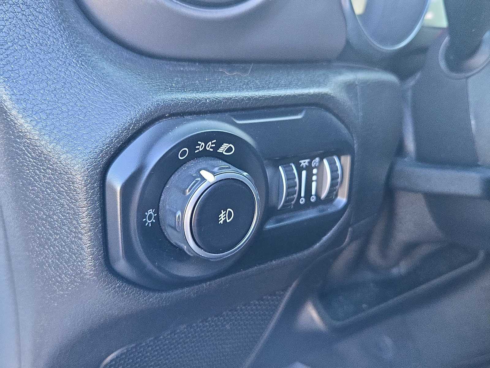 Thumbnail: 2019 Jeep Wrangler - 32