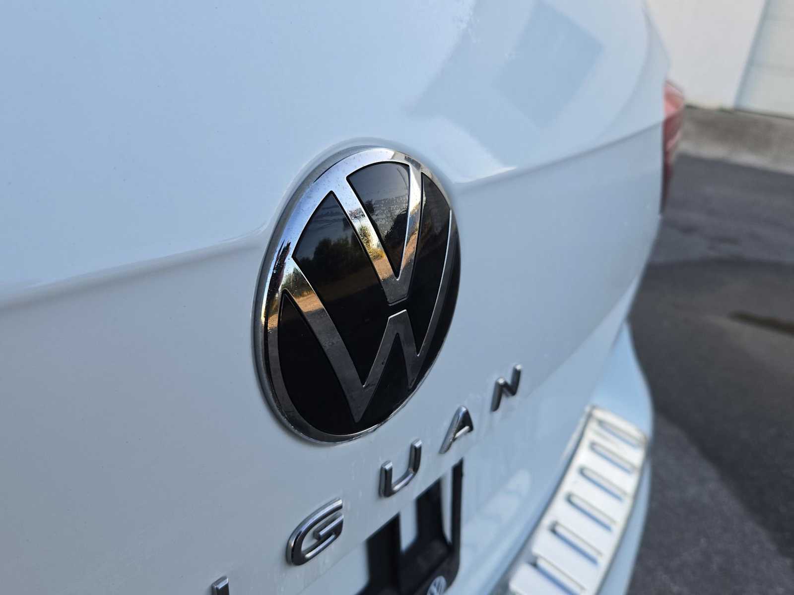 Thumbnail: 2023 Volkswagen Tiguan - 12