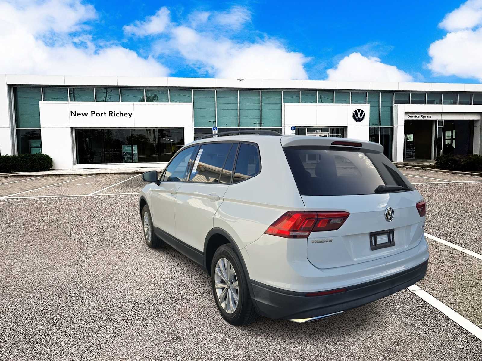 Thumbnail: 2018 Volkswagen Tiguan - 6