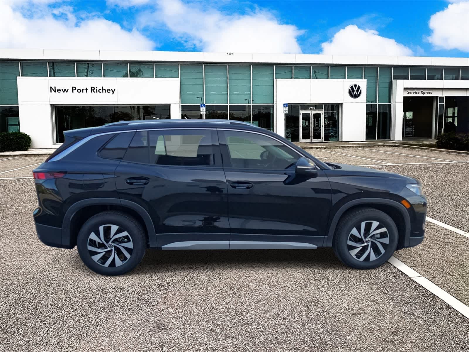 Thumbnail: 2025 Volkswagen Tiguan - 9