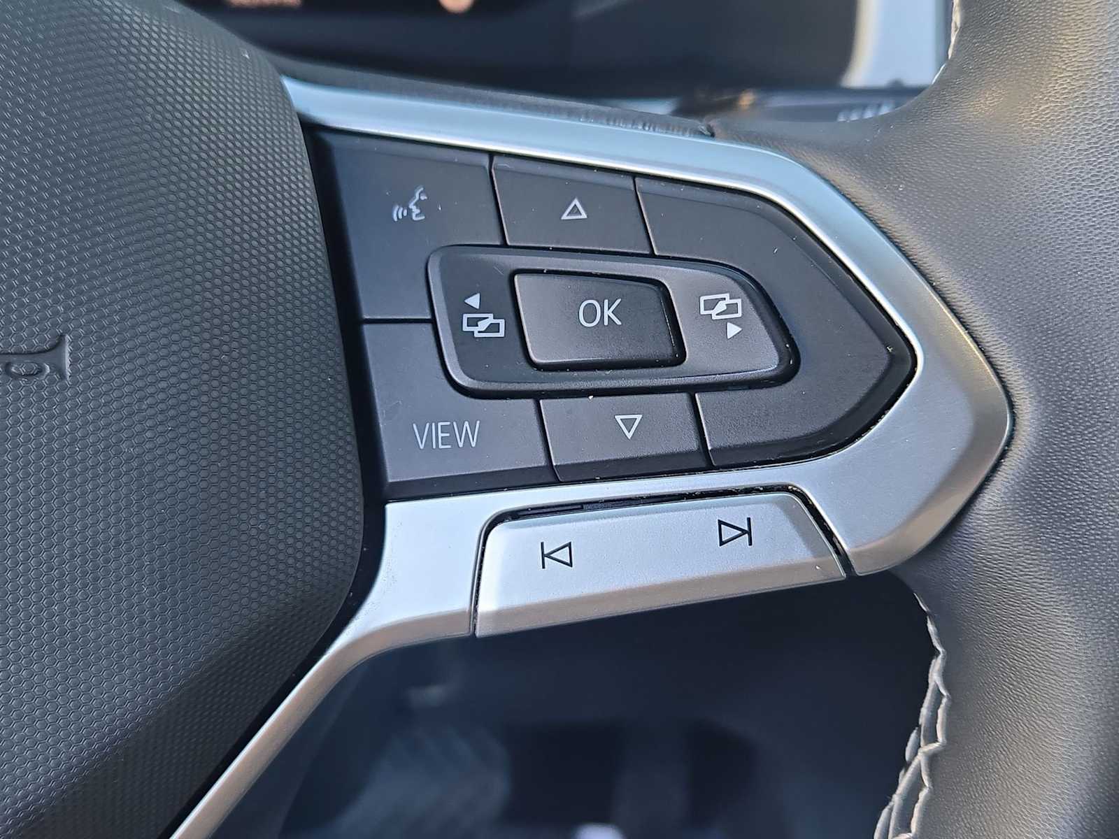 Thumbnail: 2022 Volkswagen Atlas - 24