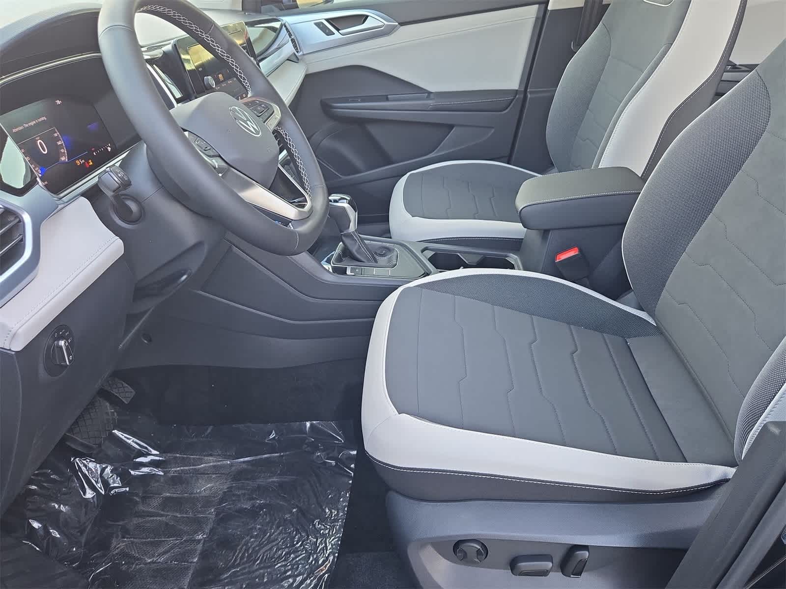 Thumbnail: 2025 Volkswagen Taos - 17