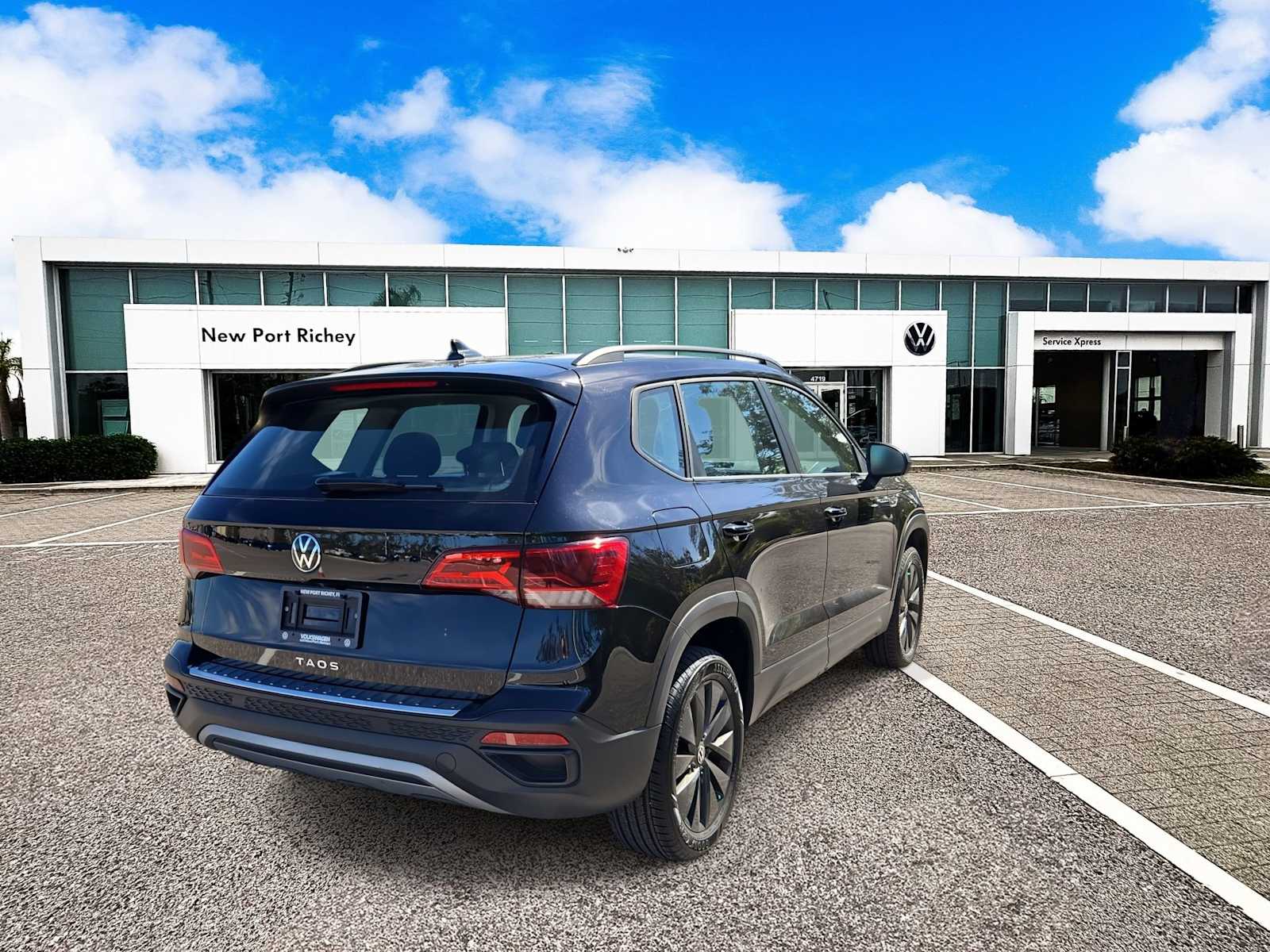 Thumbnail: 2023 Volkswagen Taos - 7