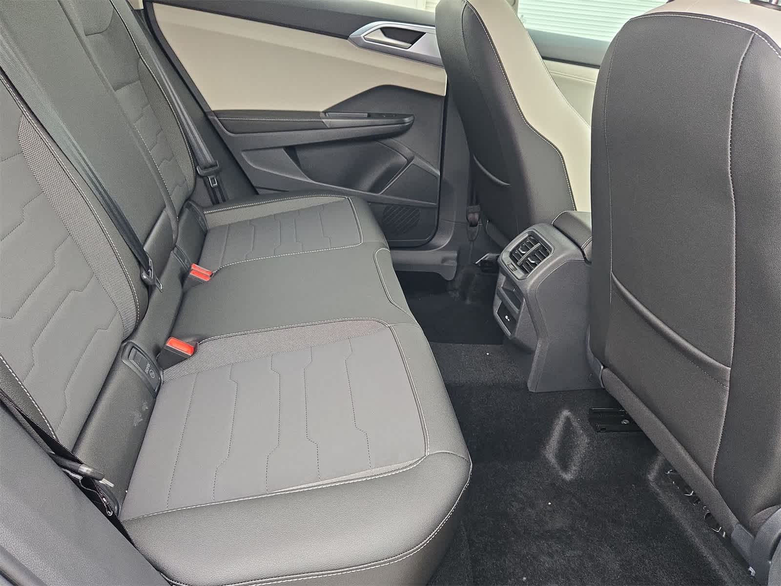 Thumbnail: 2025 Volkswagen Taos - 20