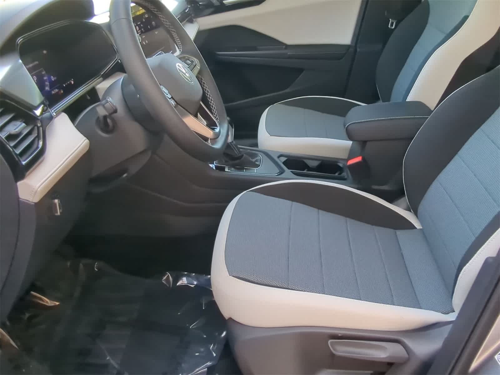 Thumbnail: 2025 Volkswagen Taos - 17