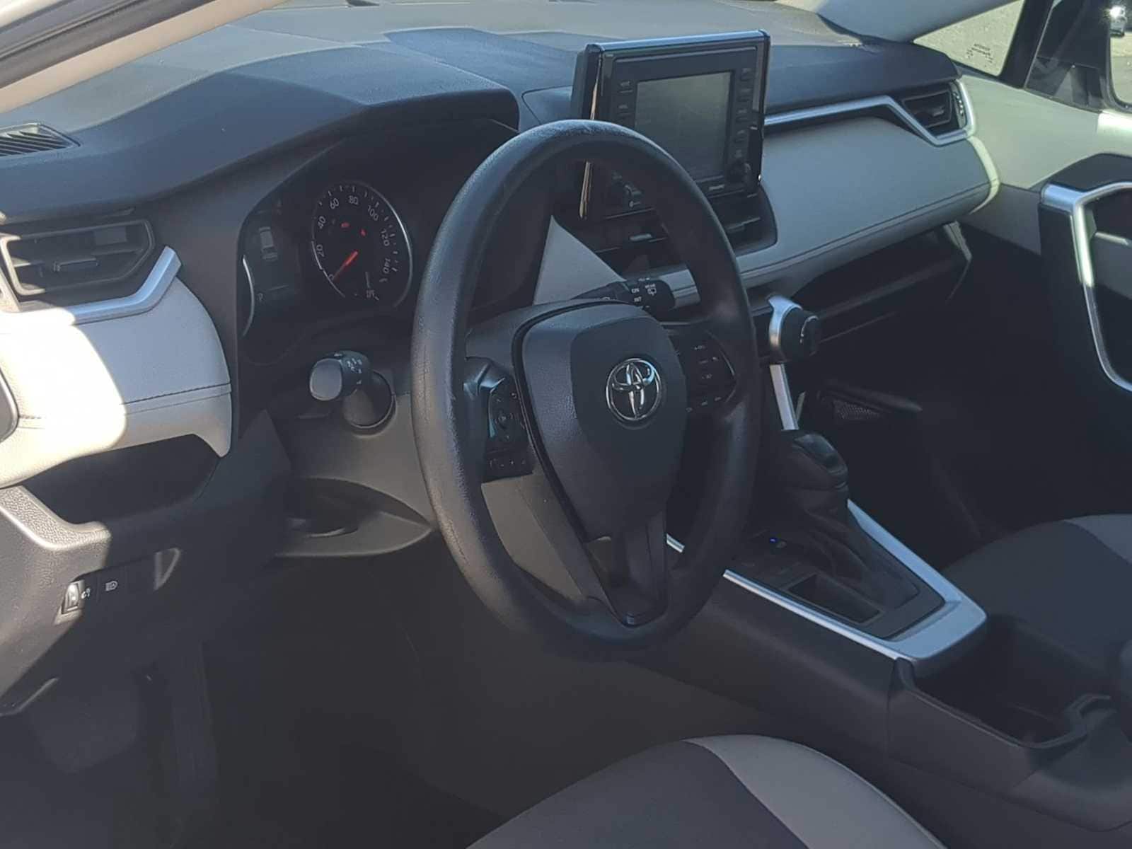 Thumbnail: 2022 Toyota RAV4 - 10