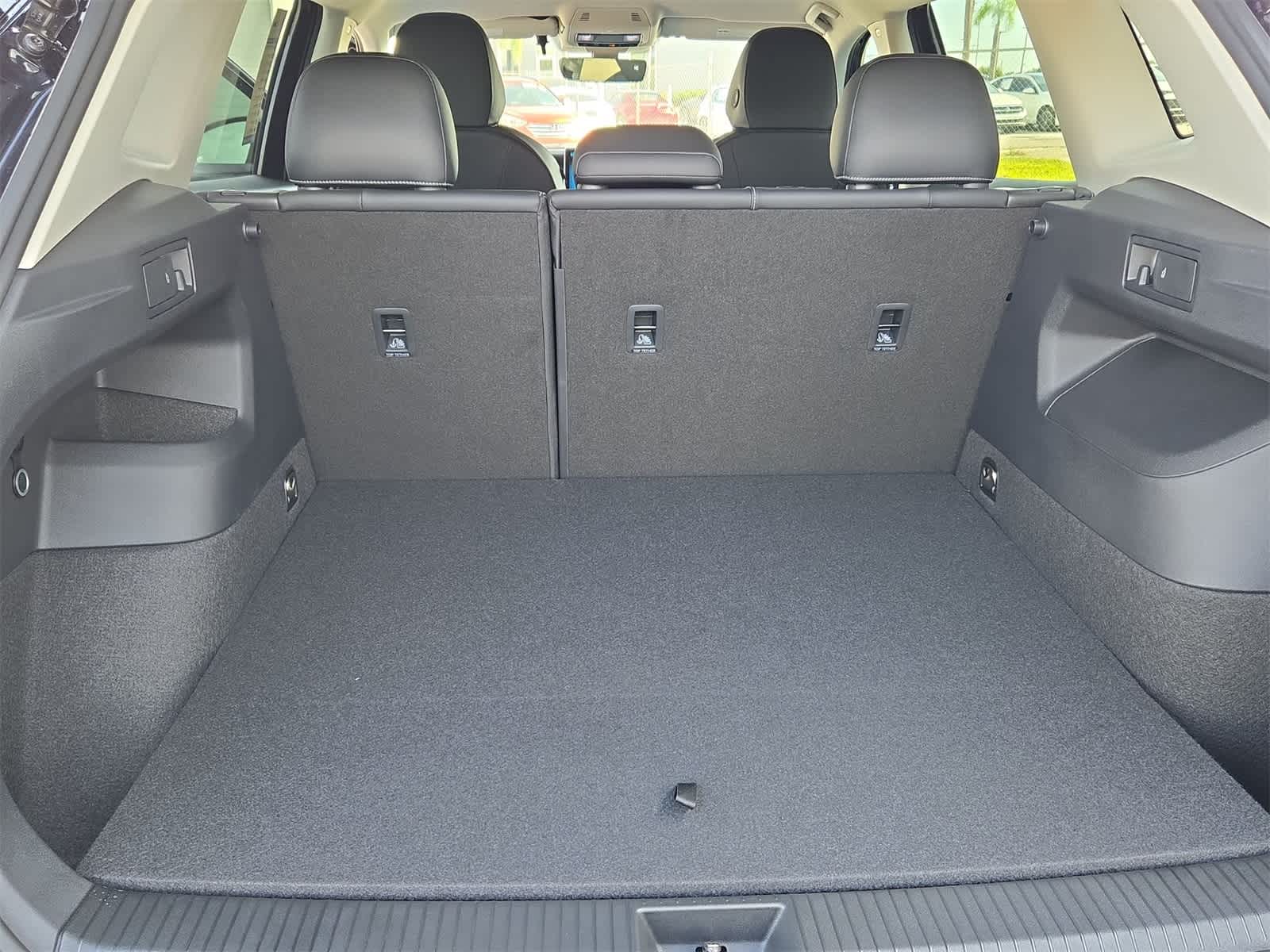 Thumbnail: 2025 Volkswagen Tiguan - 32