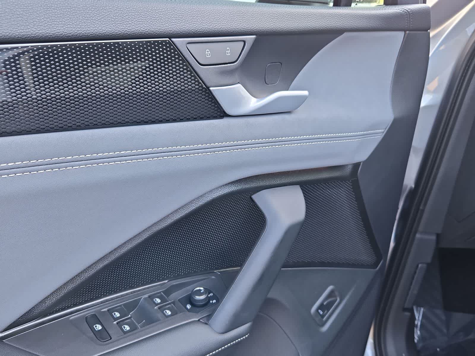 Thumbnail: 2025 Volkswagen Tiguan - 36