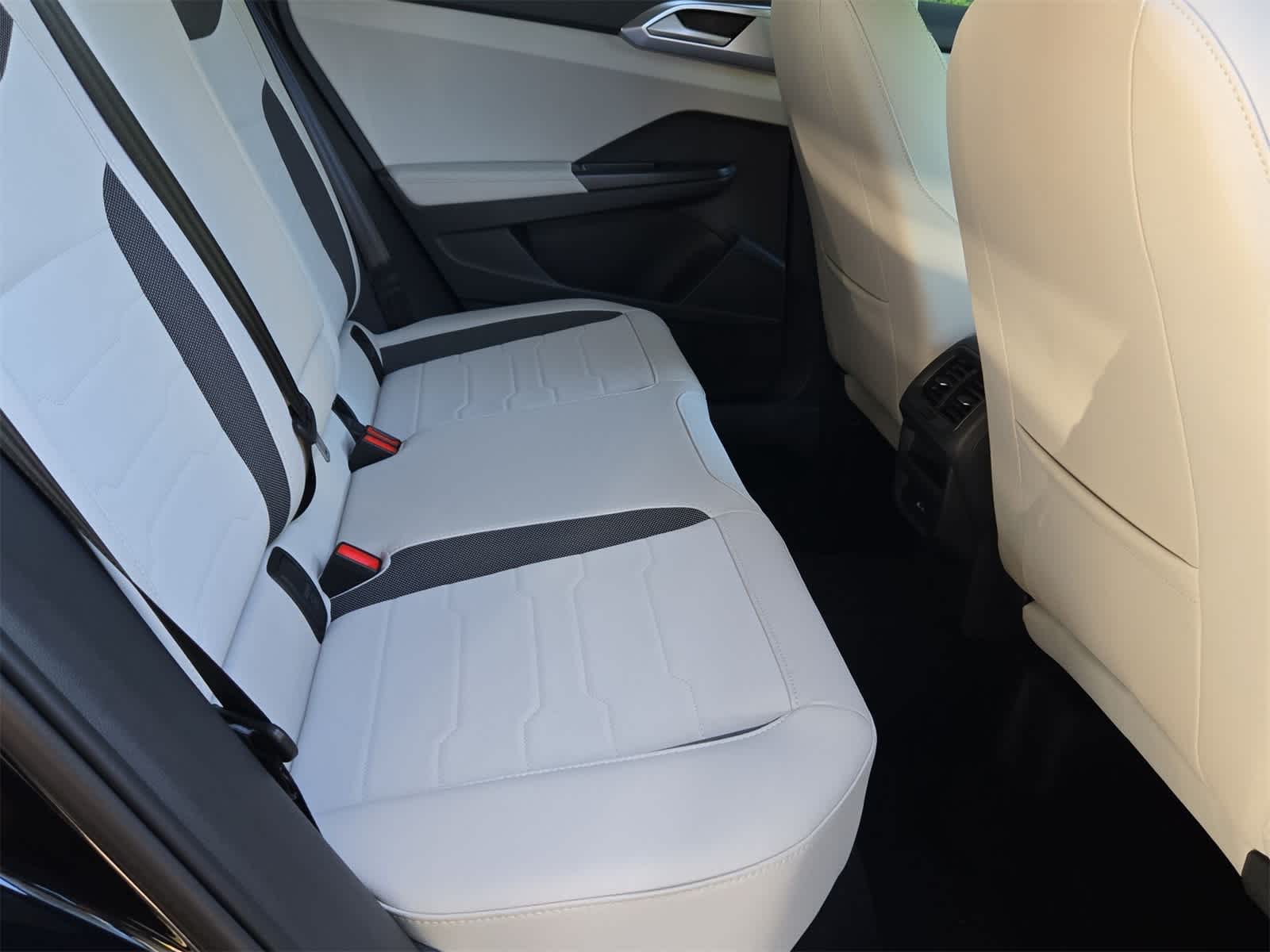 Thumbnail: 2025 Volkswagen Taos - 20