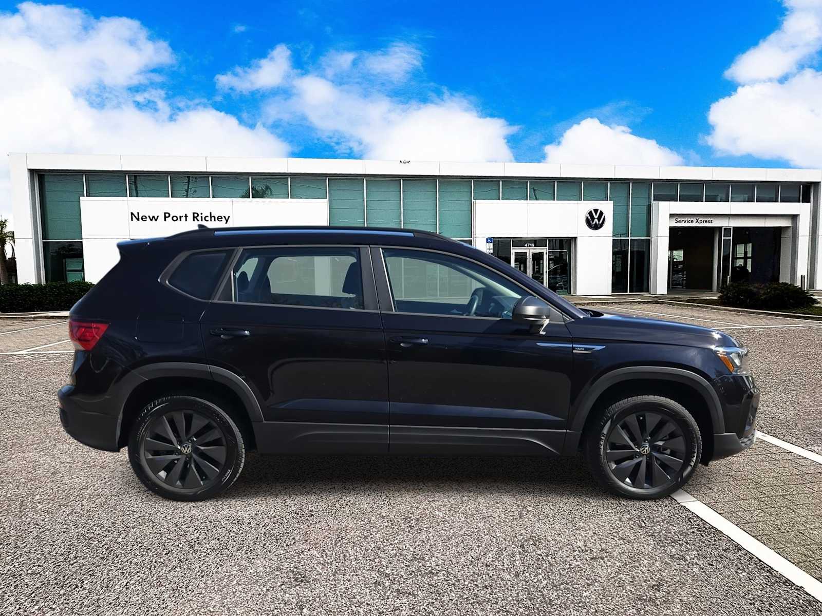 Thumbnail: 2023 Volkswagen Taos - 8