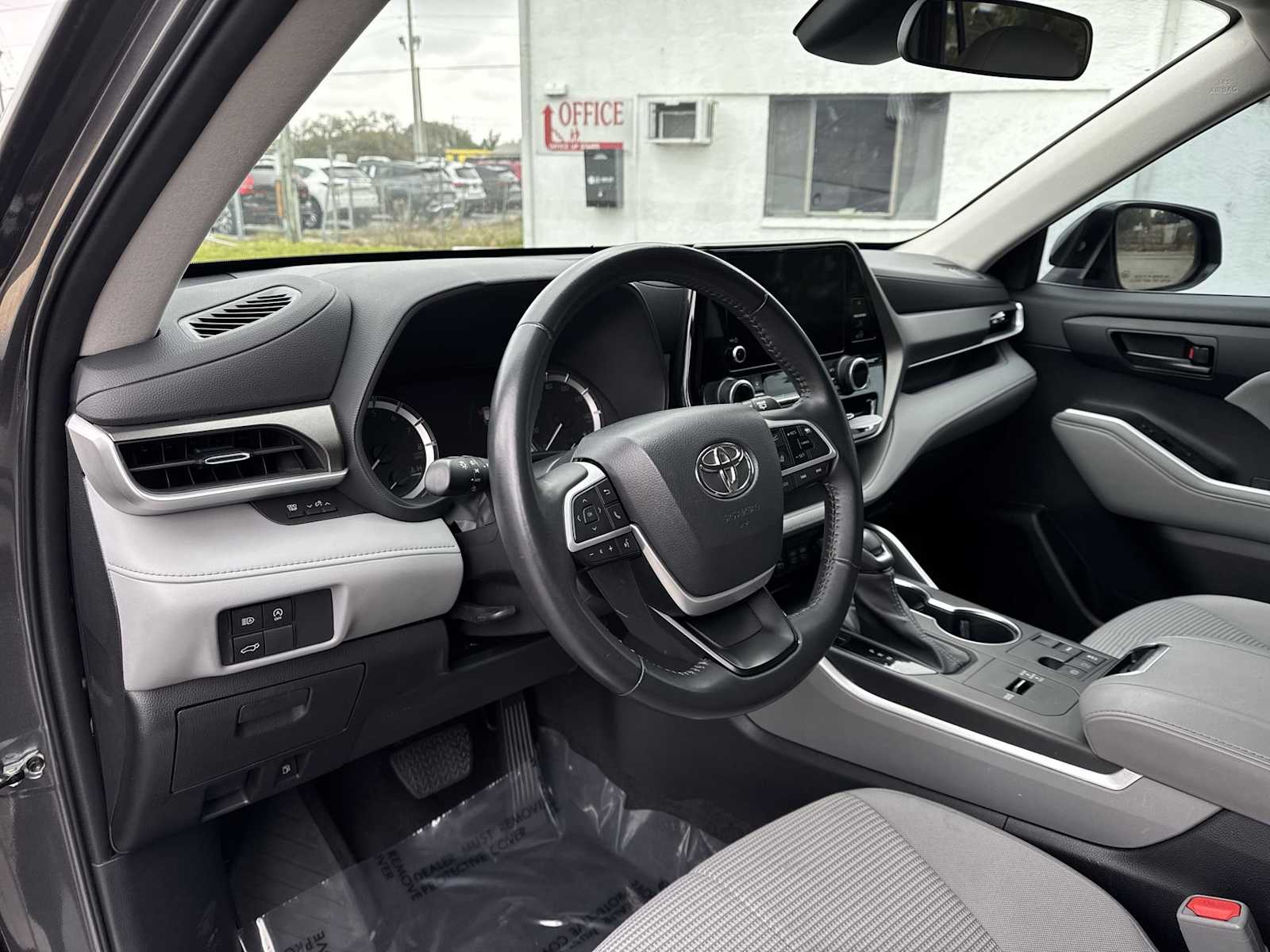 Thumbnail: 2023 Toyota Highlander - 2