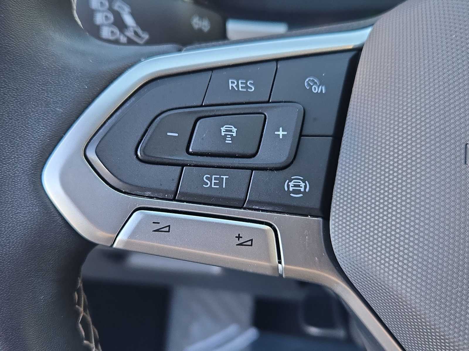 Thumbnail: 2022 Volkswagen Atlas - 23