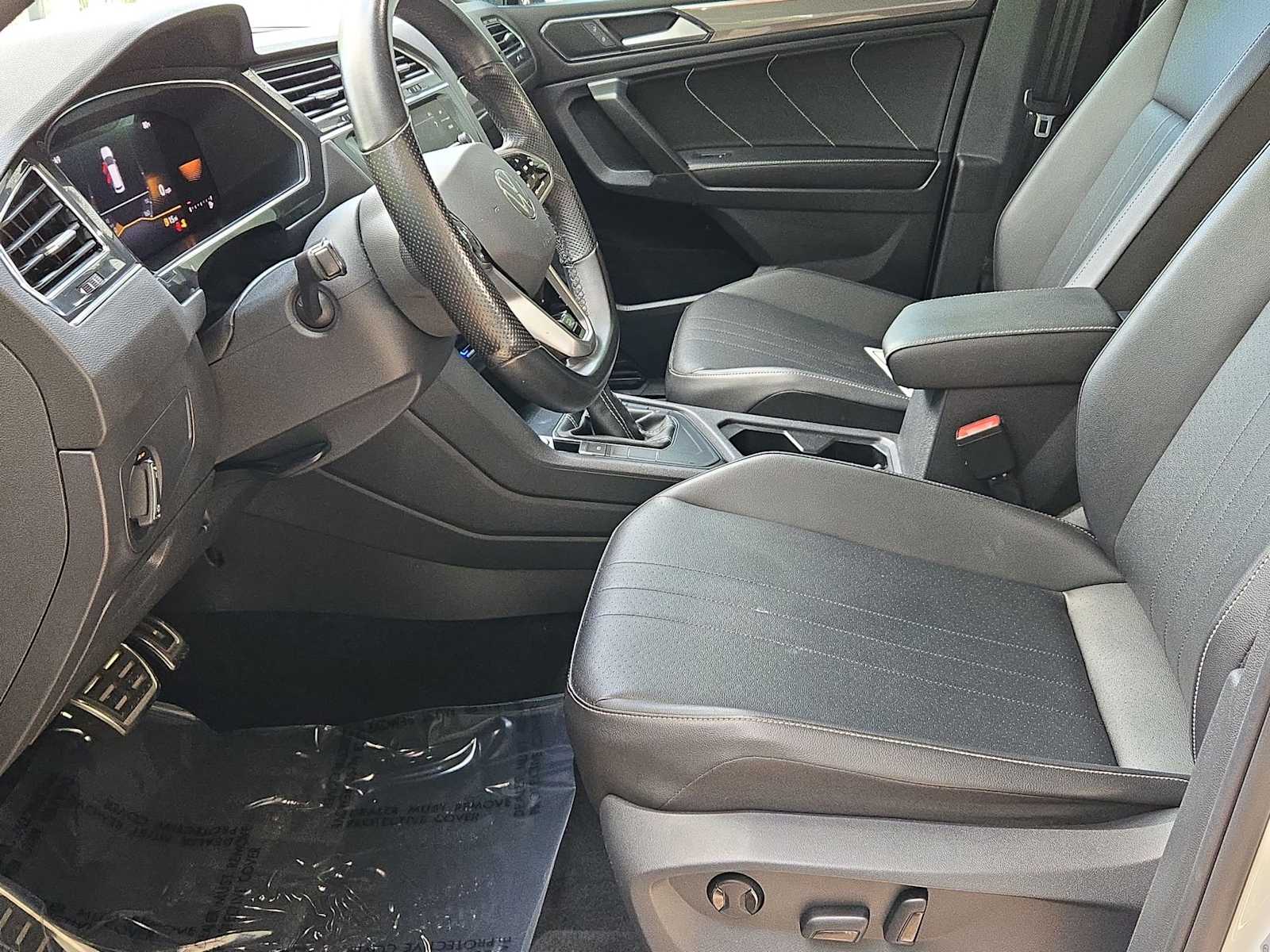 Thumbnail: 2022 Volkswagen Tiguan - 17