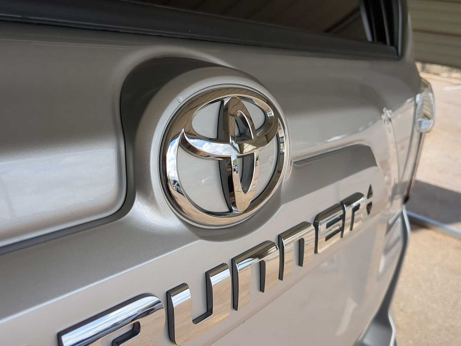 Thumbnail: 2022 Toyota 4Runner - 12