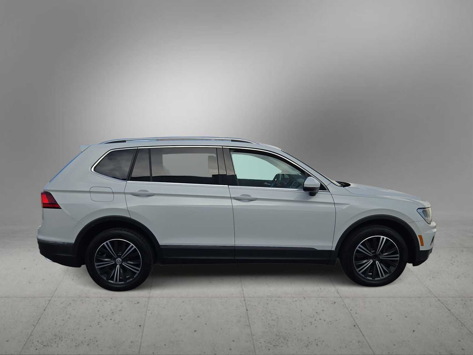 Thumbnail: 2018 Volkswagen Tiguan - 9