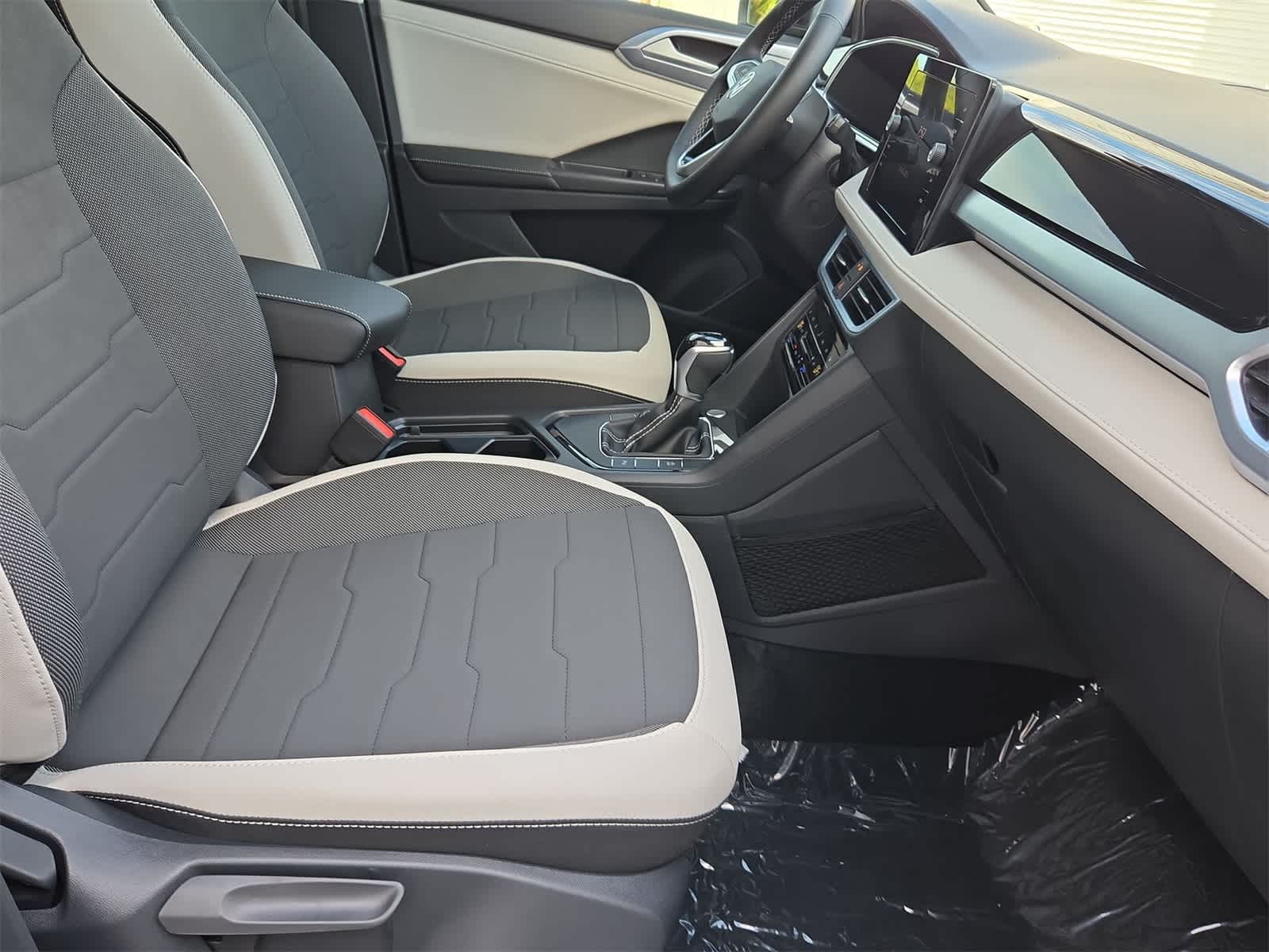 Thumbnail: 2025 Volkswagen Taos - 21