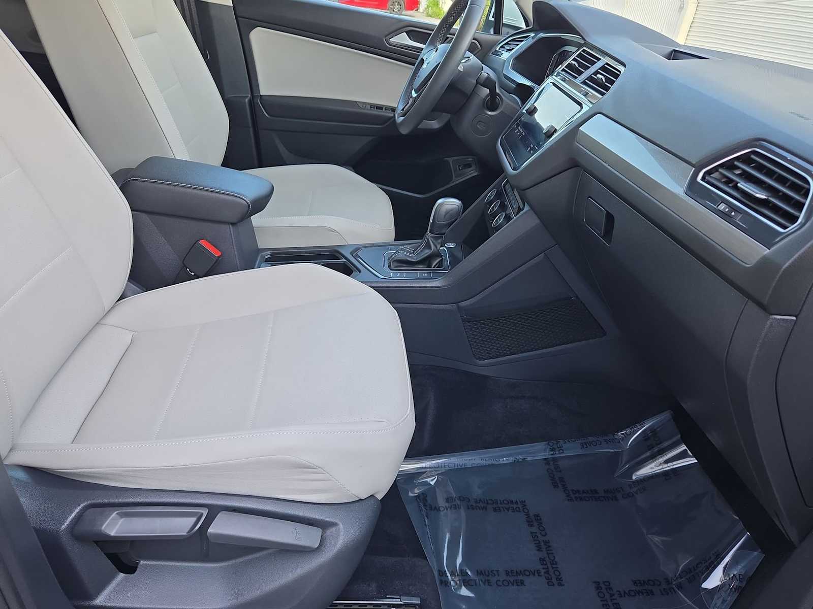 Thumbnail: 2021 Volkswagen Tiguan - 24
