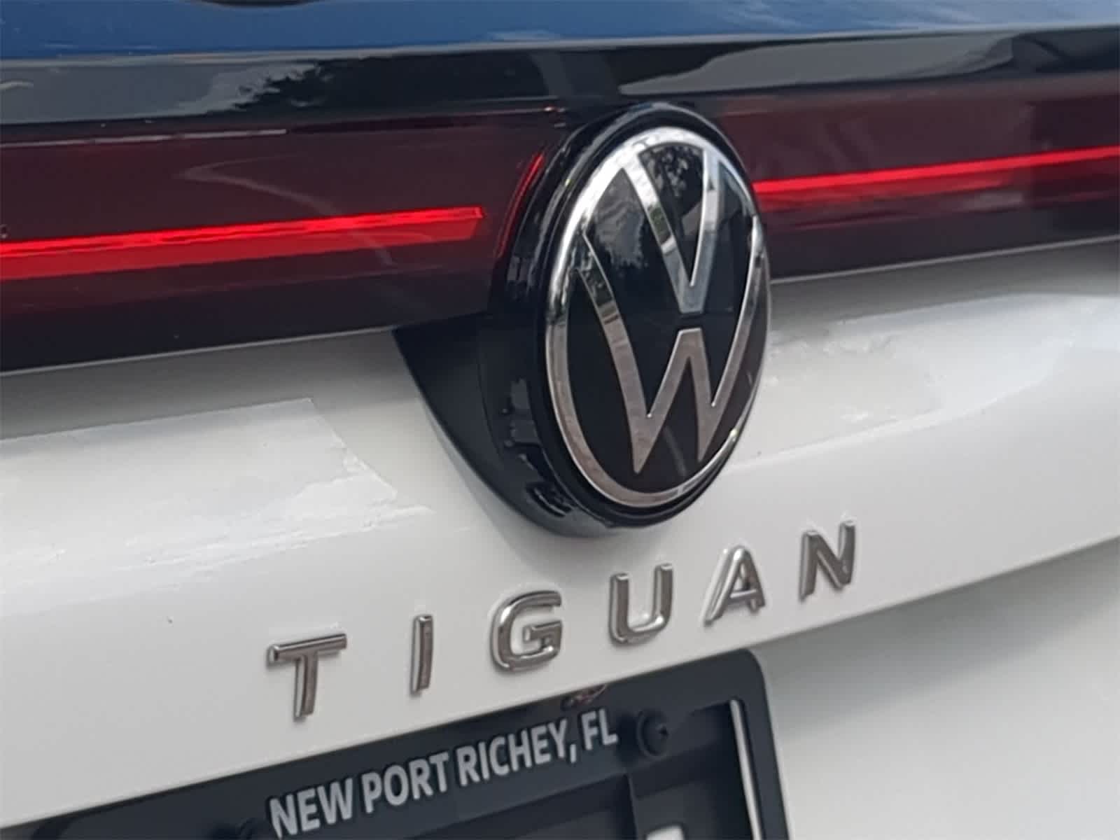 Thumbnail: 2025 Volkswagen Tiguan - 13