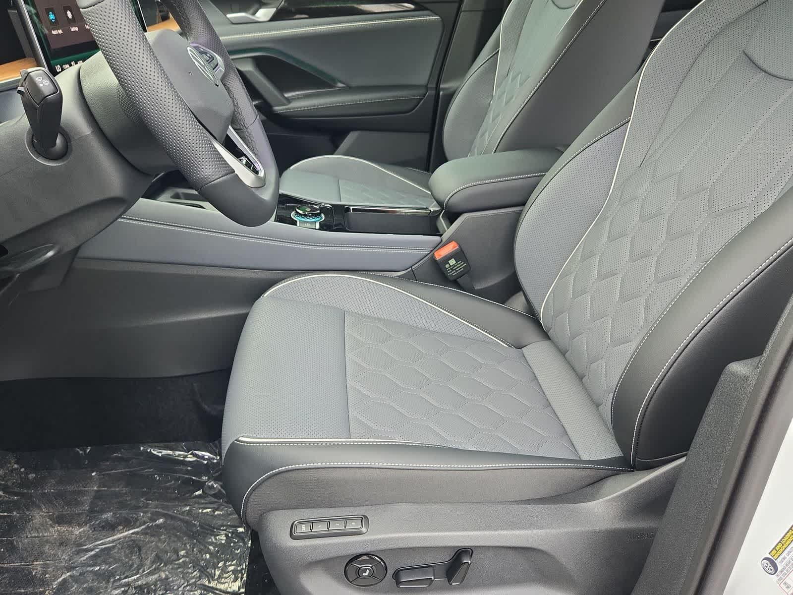 Thumbnail: 2025 Volkswagen Tiguan - 17