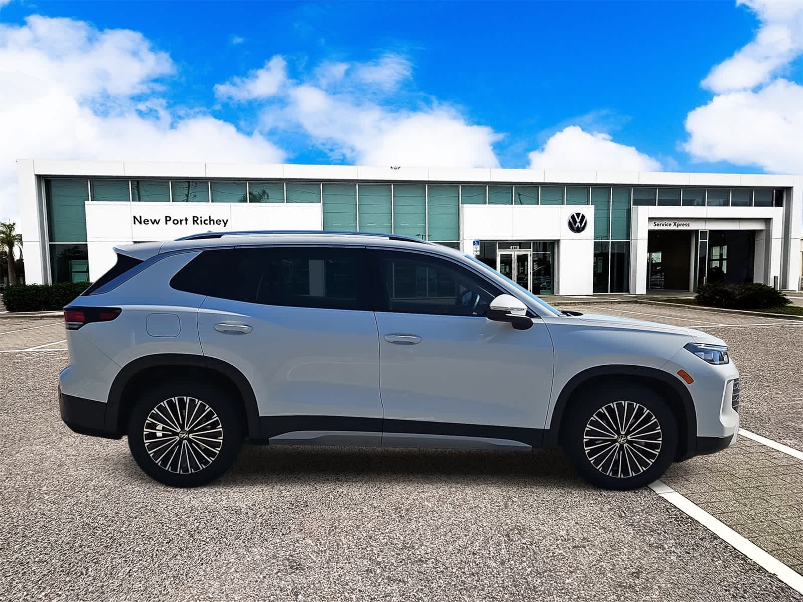 Thumbnail: 2026 Volkswagen Tiguan - 9