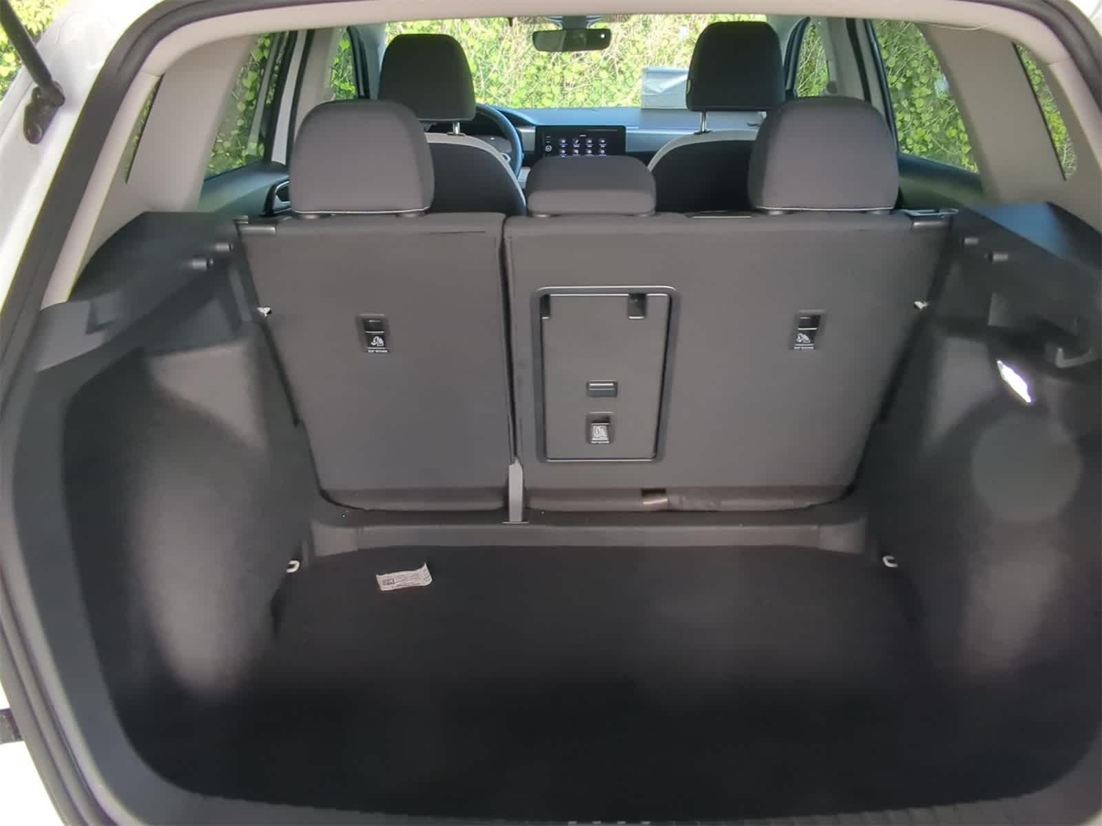 Thumbnail: 2025 Volkswagen Taos - 31