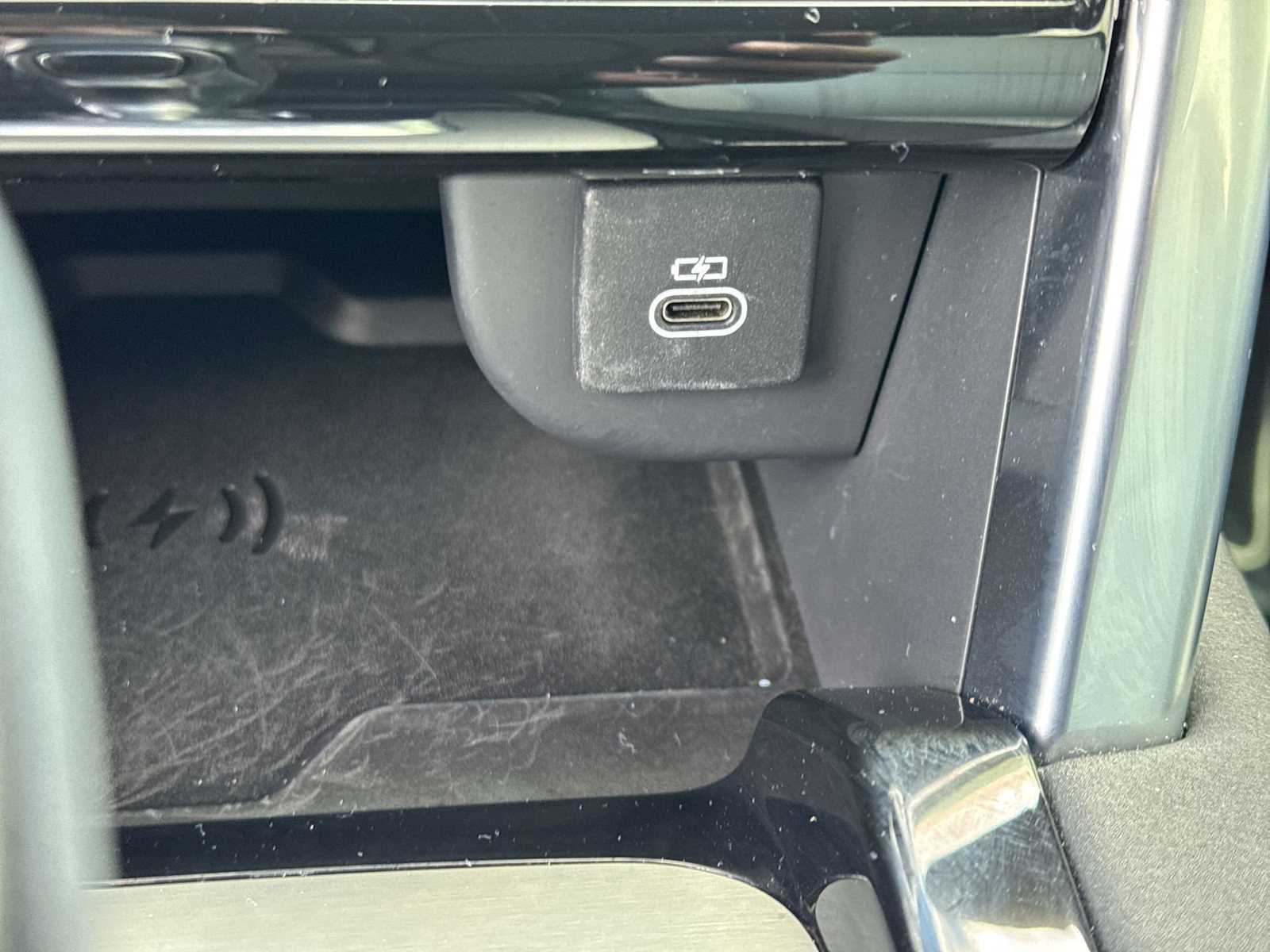 Thumbnail: 2022 Land Rover Discovery Sport - 30