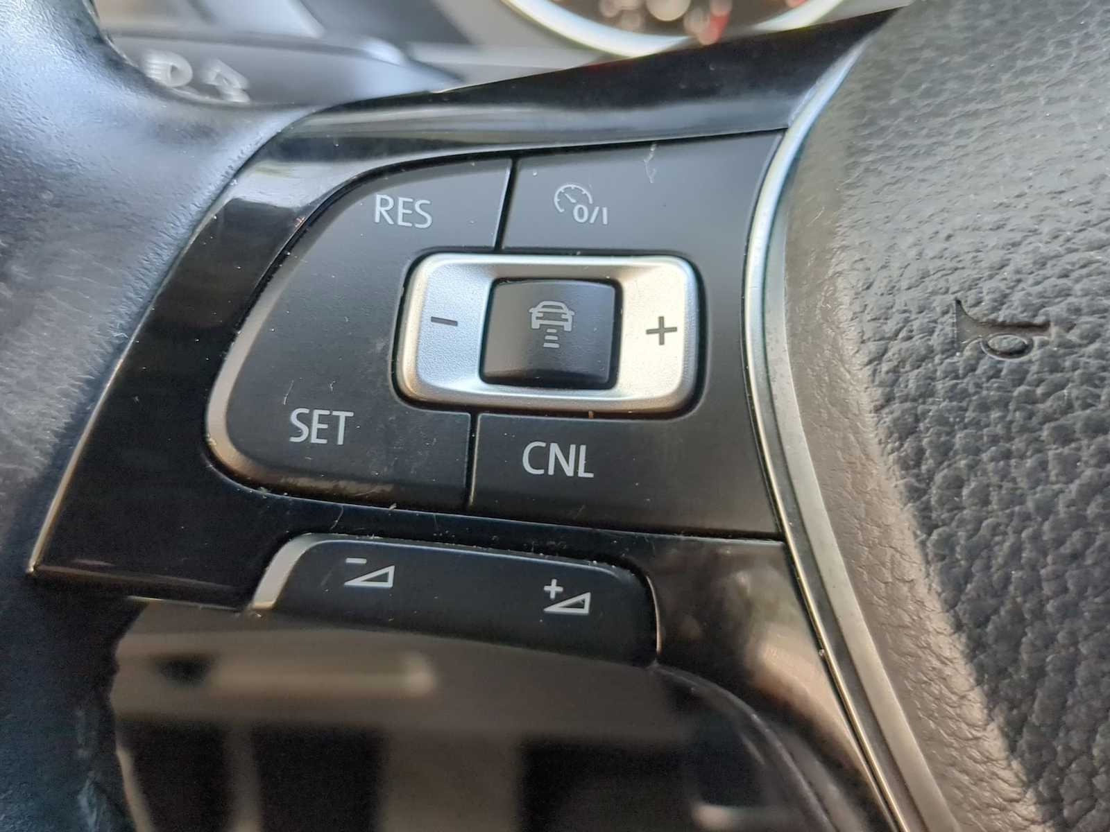 Thumbnail: 2018 Volkswagen Tiguan - 24