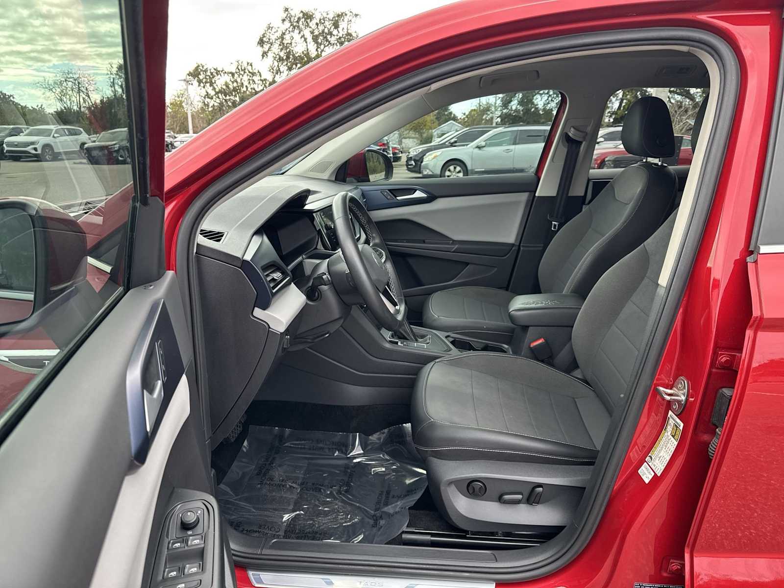 Thumbnail: 2022 Volkswagen Taos - 10