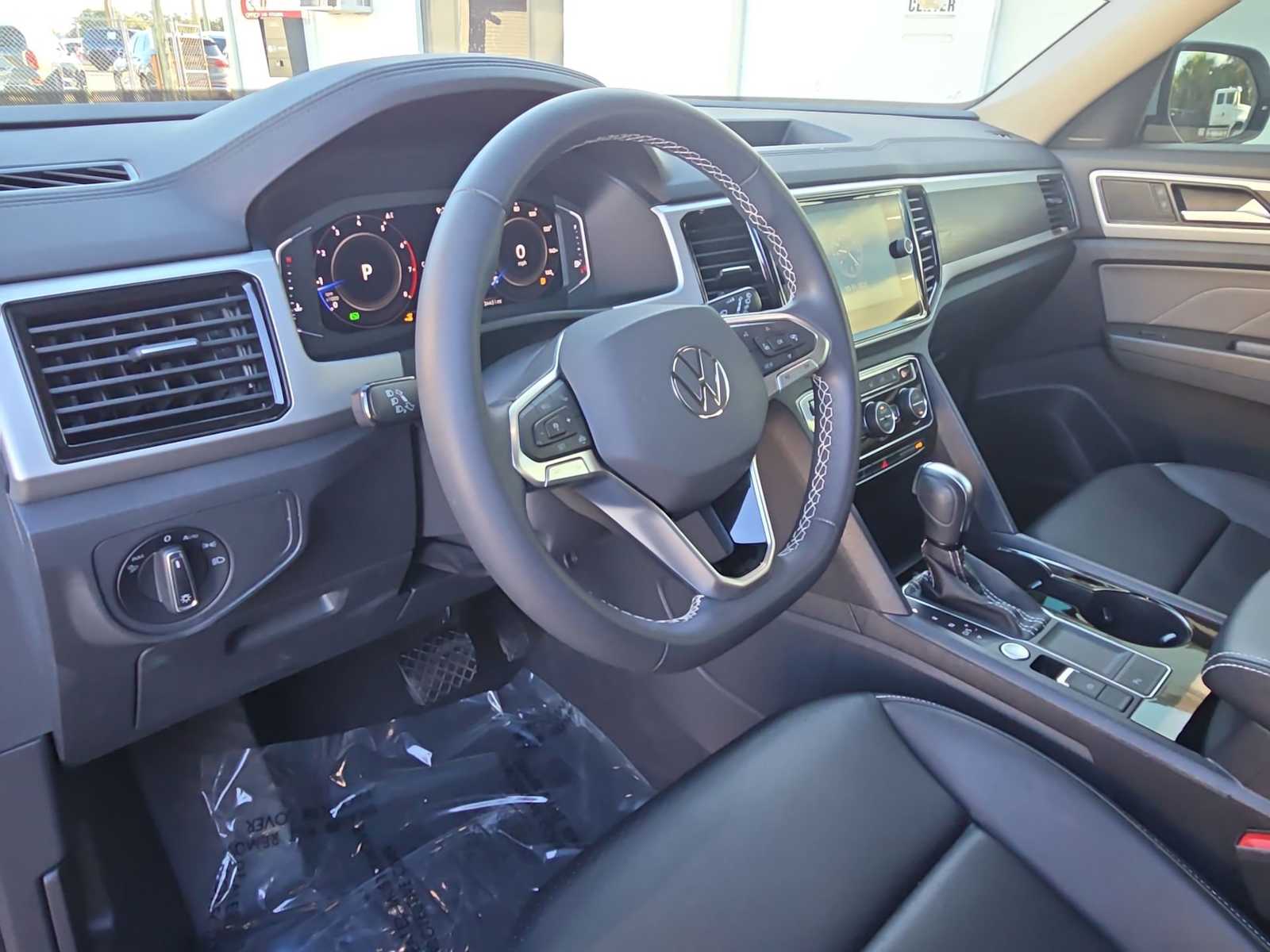 Thumbnail: 2023 Volkswagen Atlas - 10