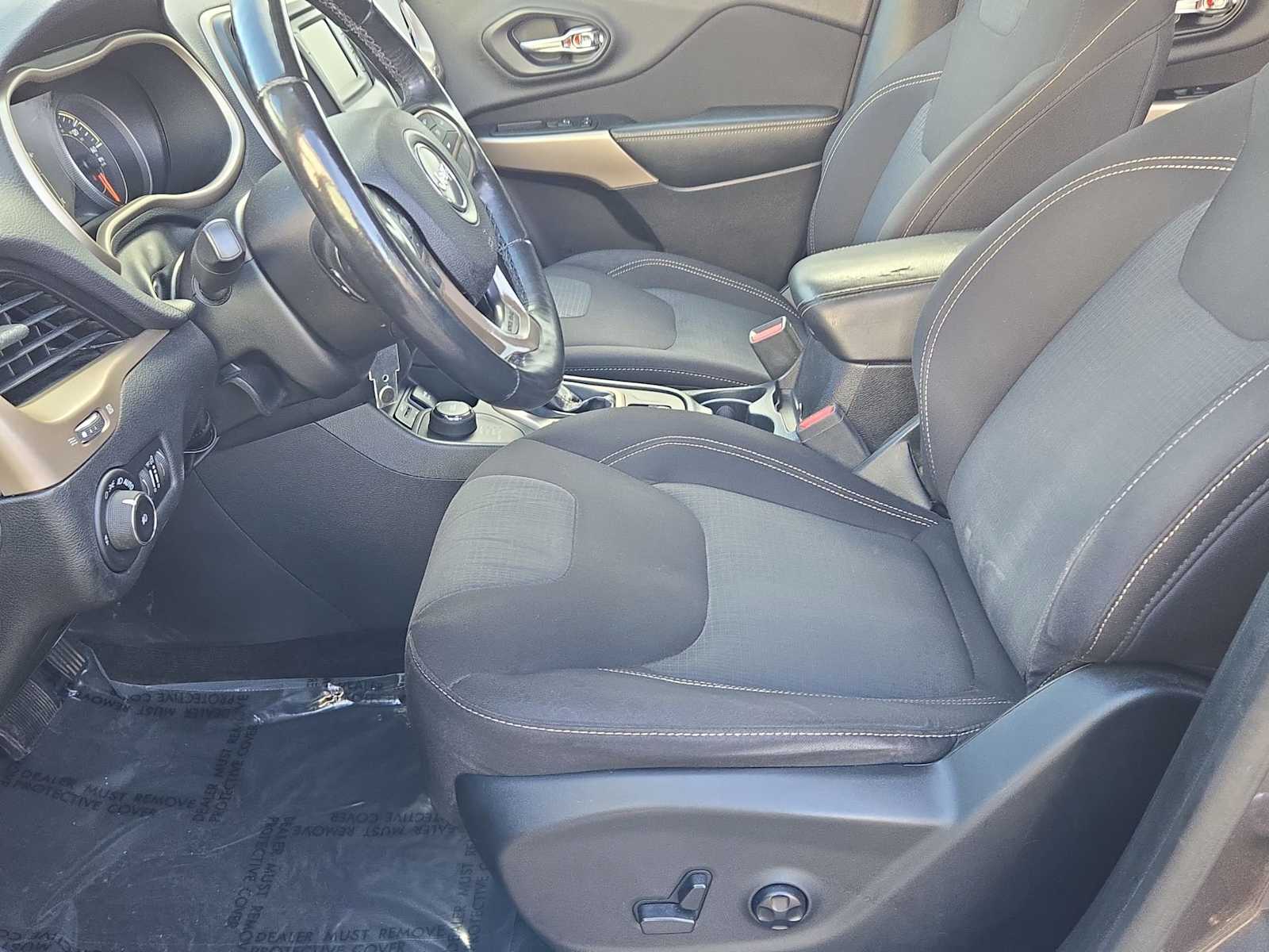 Thumbnail: 2017 Jeep Cherokee - 17