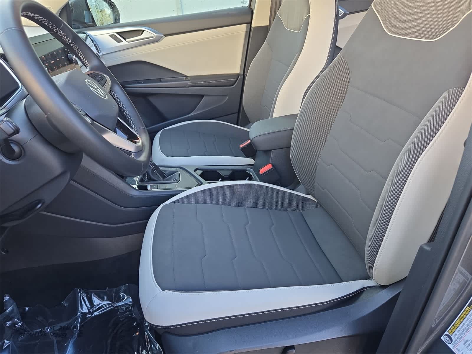 Thumbnail: 2025 Volkswagen Taos - 17