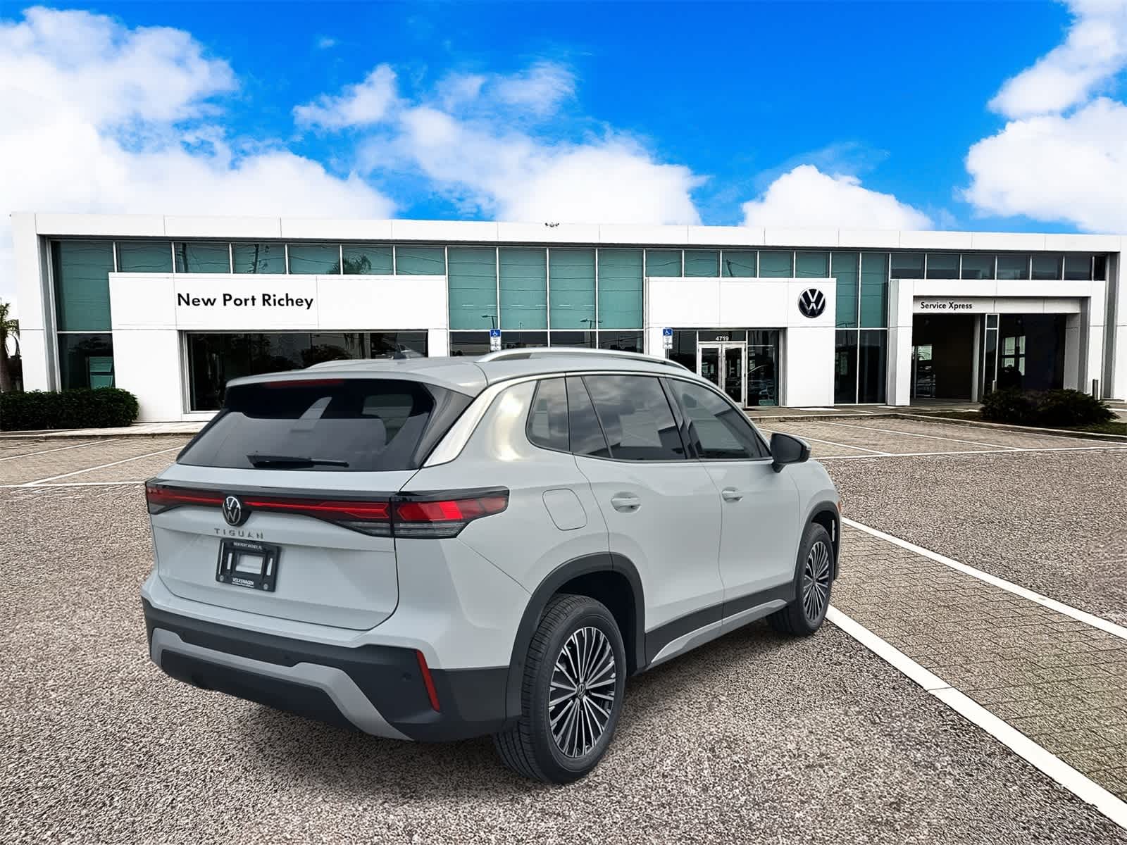 Thumbnail: 2025 Volkswagen Tiguan - 8