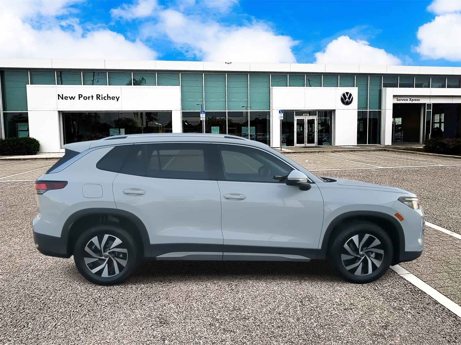 Thumbnail: 2025 Volkswagen Tiguan - 9