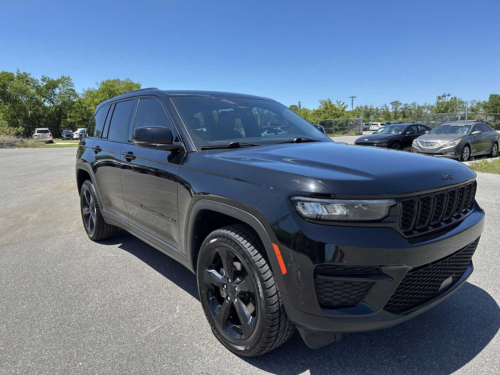Thumbnail: 2023 Jeep Grand Cherokee - 10