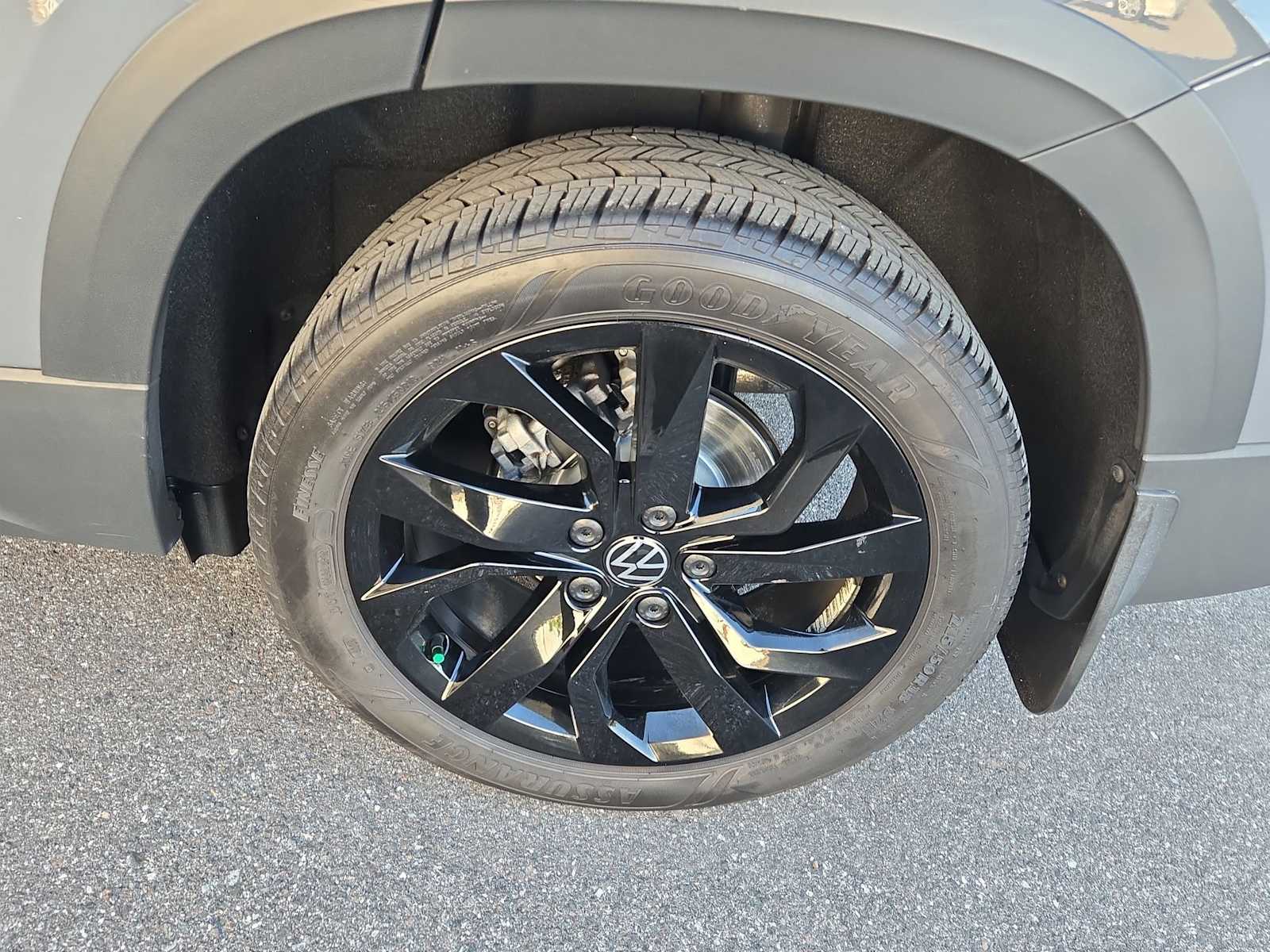 Thumbnail: 2024 Volkswagen Taos - 14