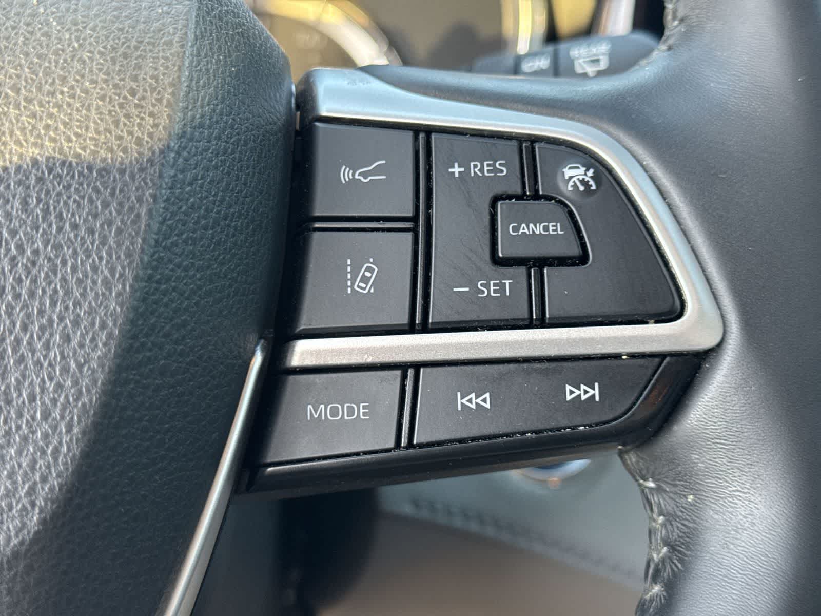 Thumbnail: 2022 Toyota Highlander - 30