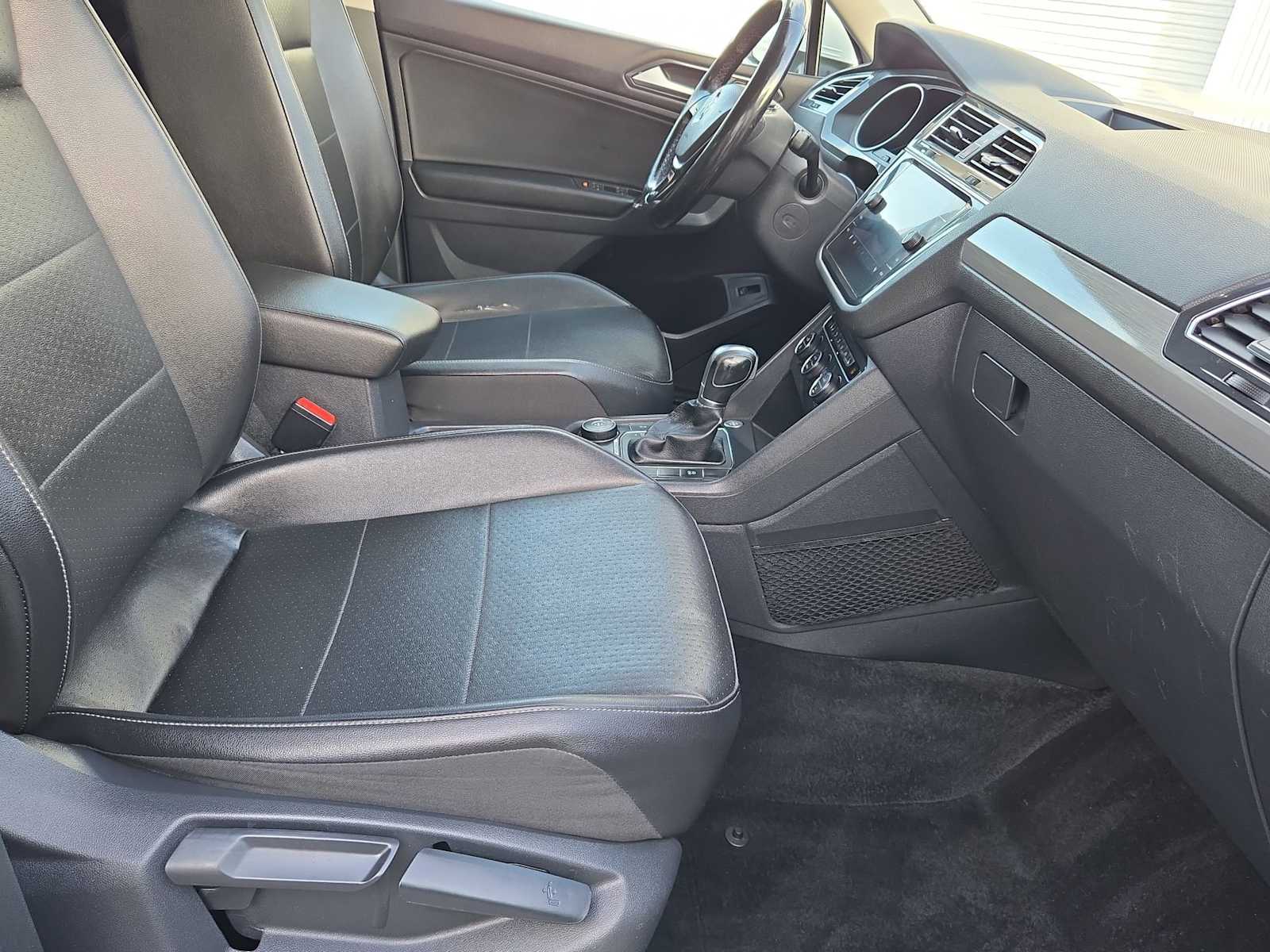 Thumbnail: 2018 Volkswagen Tiguan - 20